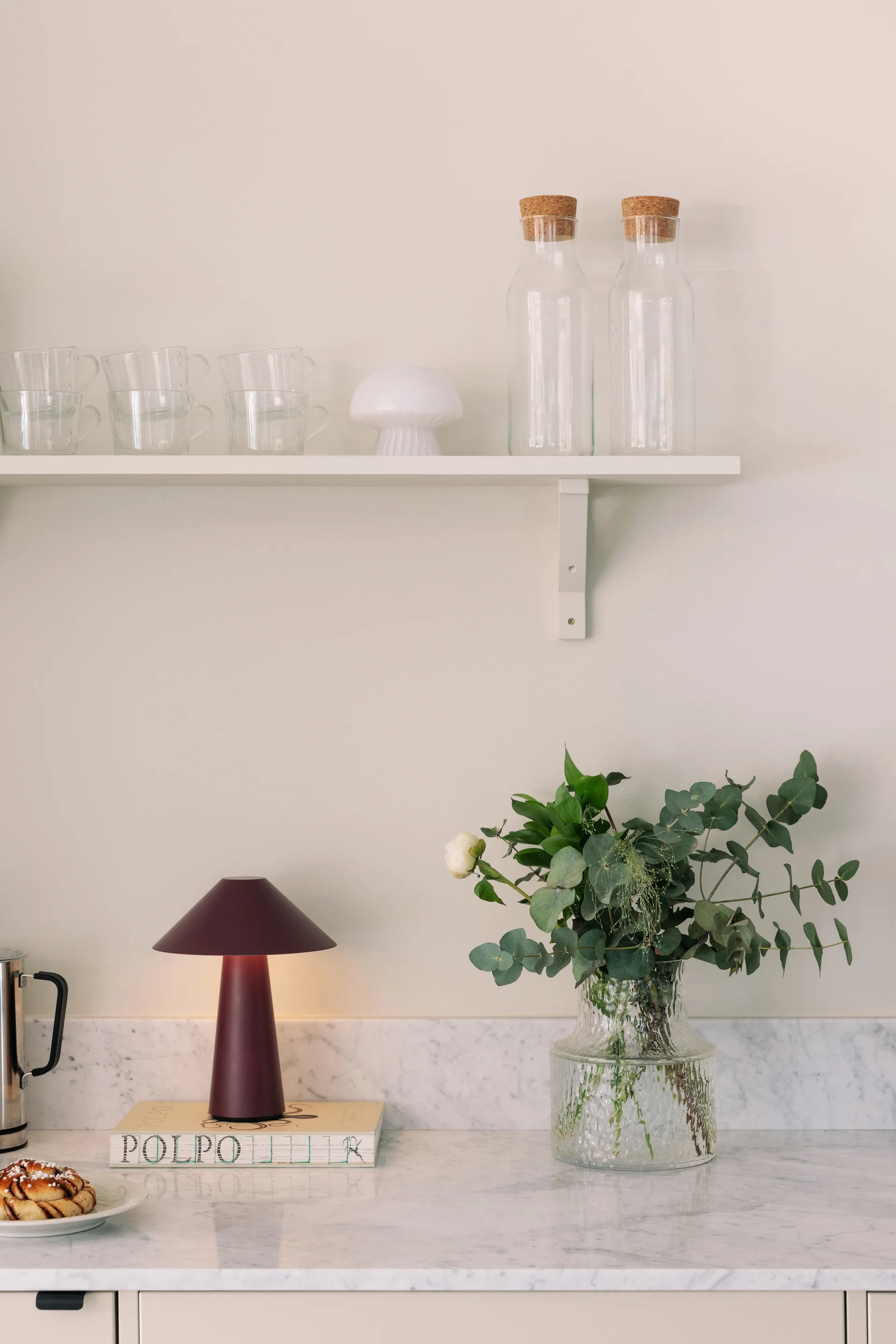 Cannes draagbare tafellamp, Burgundy Globen Lighting