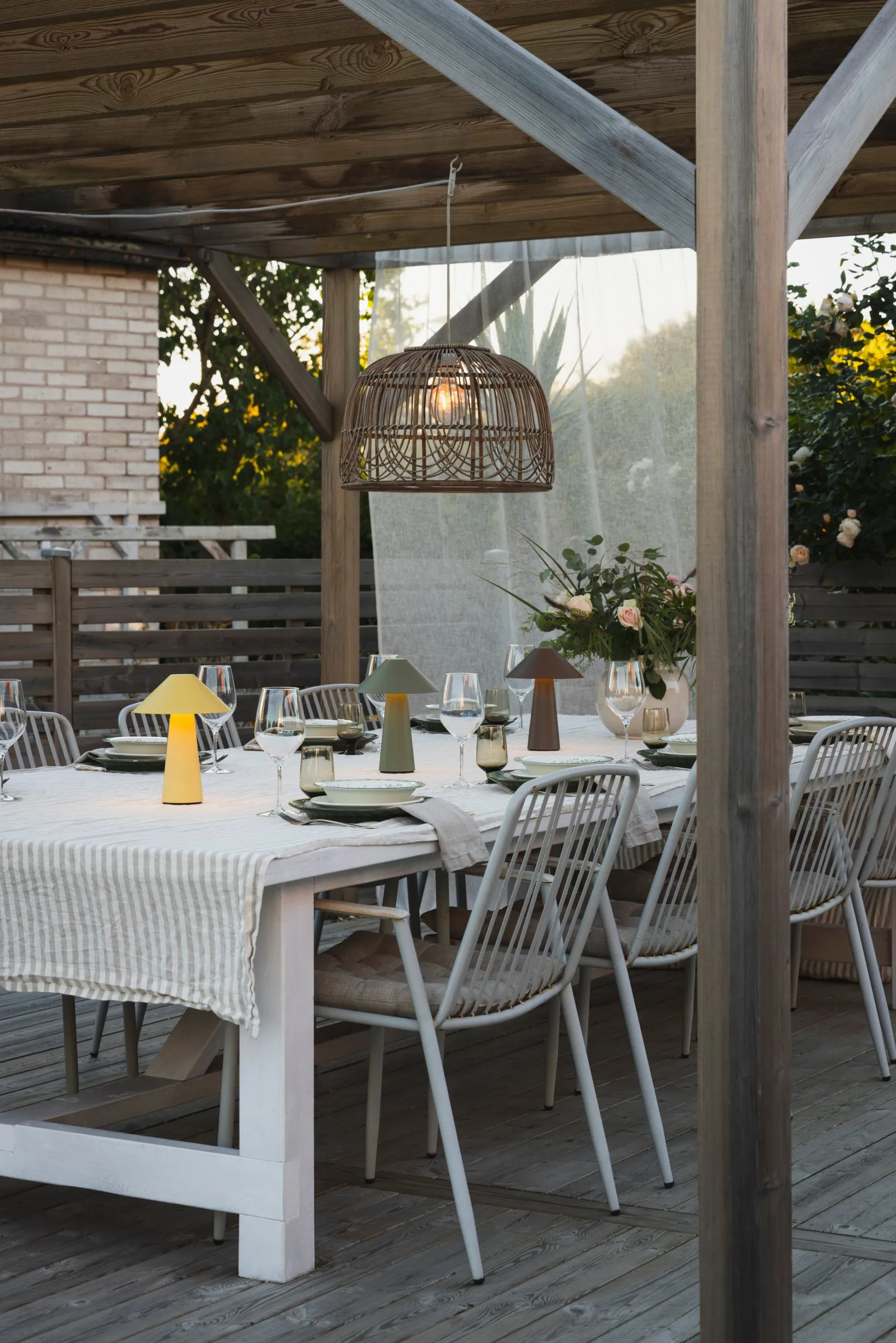 Cannes draagbare tafellamp, Havergeel Globen Lighting