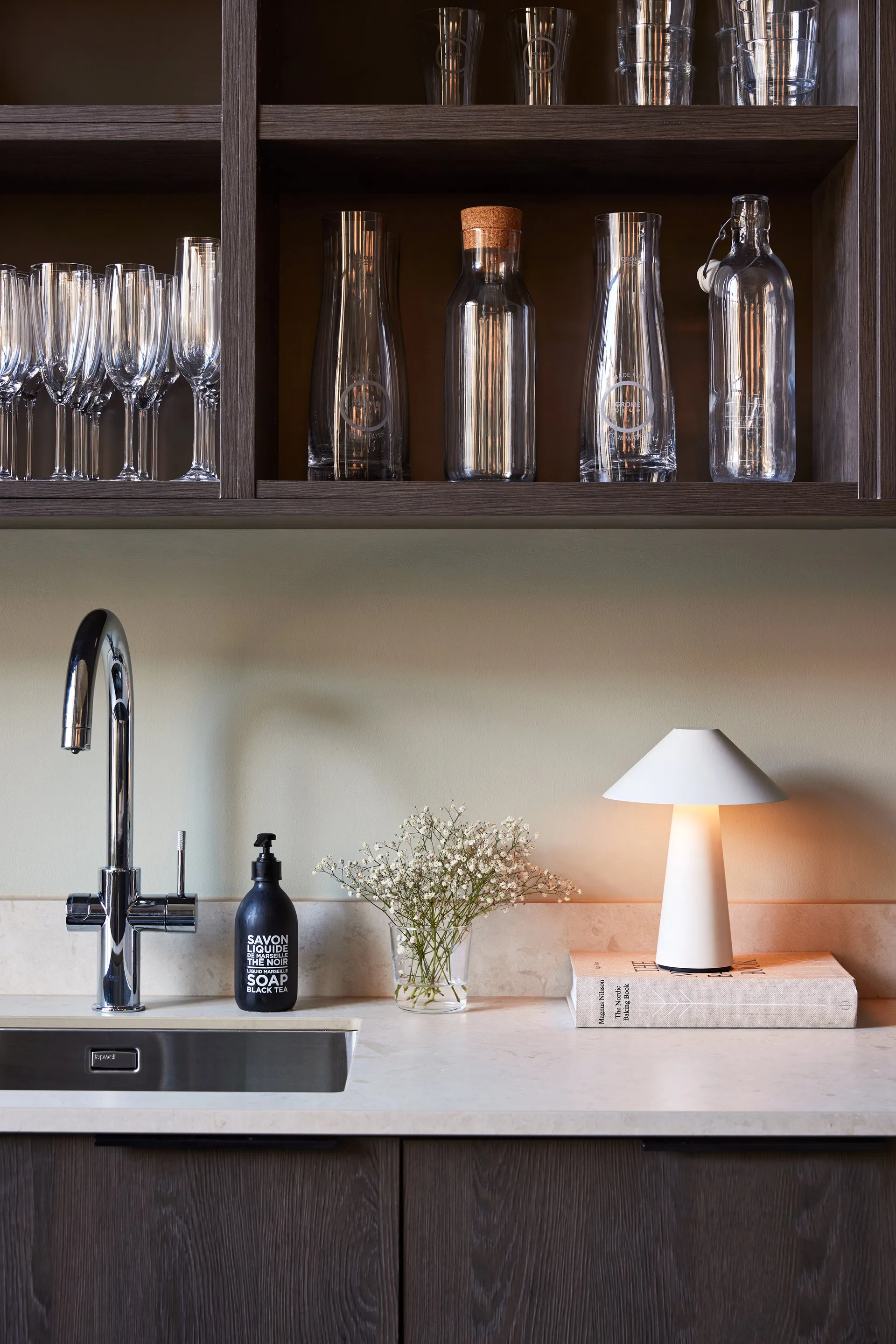 Cannes draagbare tafellamp, Wit Globen Lighting