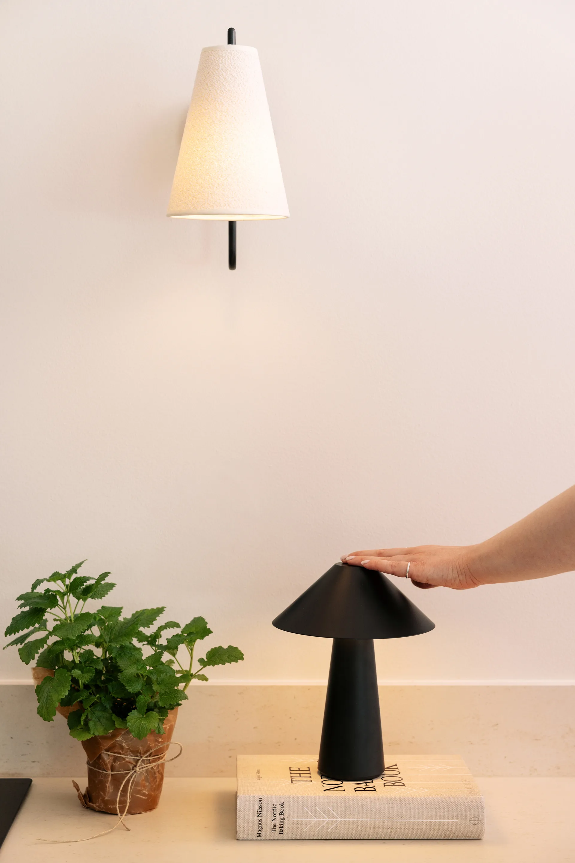 Cannes draagbare tafellamp, Zwart Globen Lighting