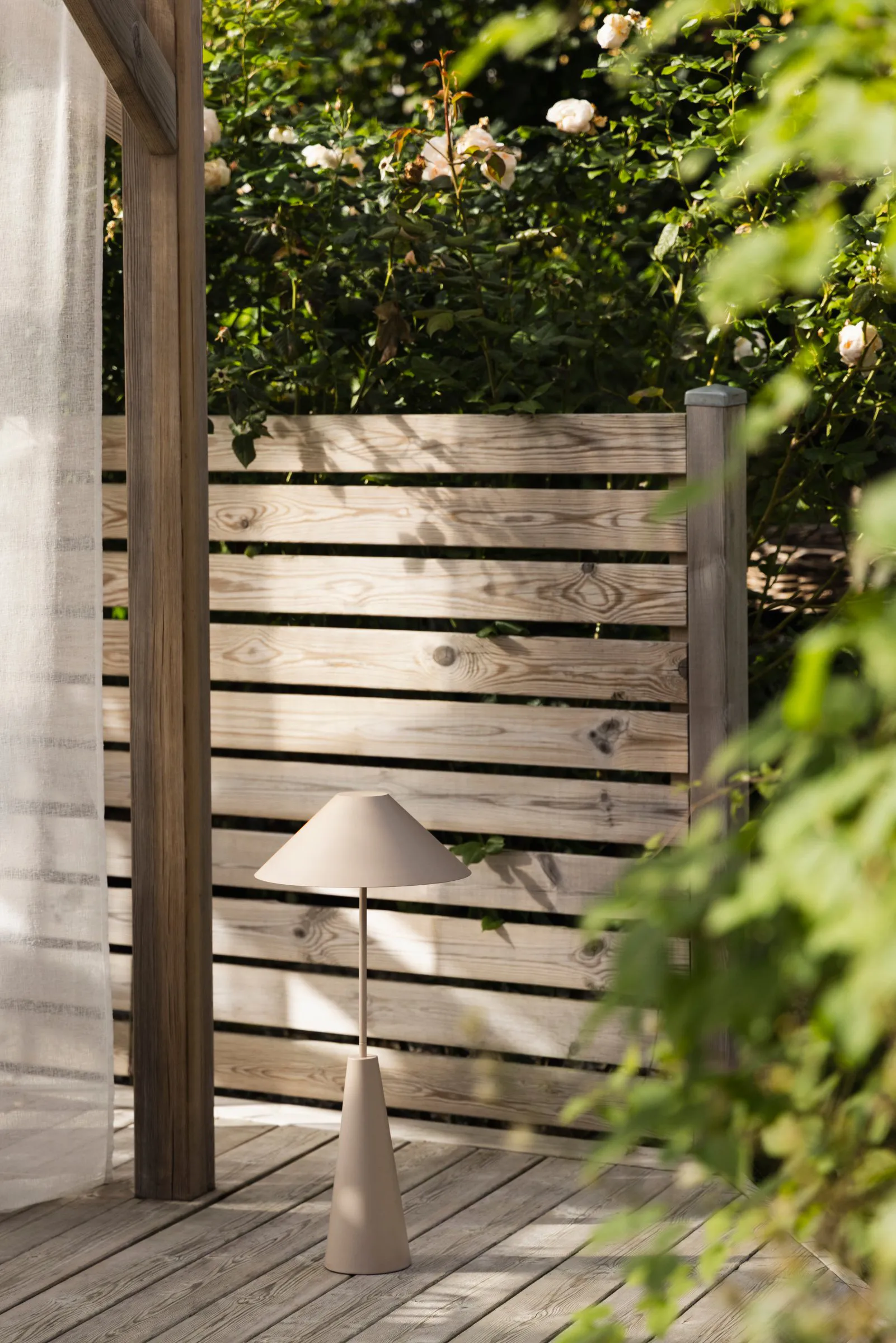 Cannes draagbare vloerlamp, Mud Globen Lighting