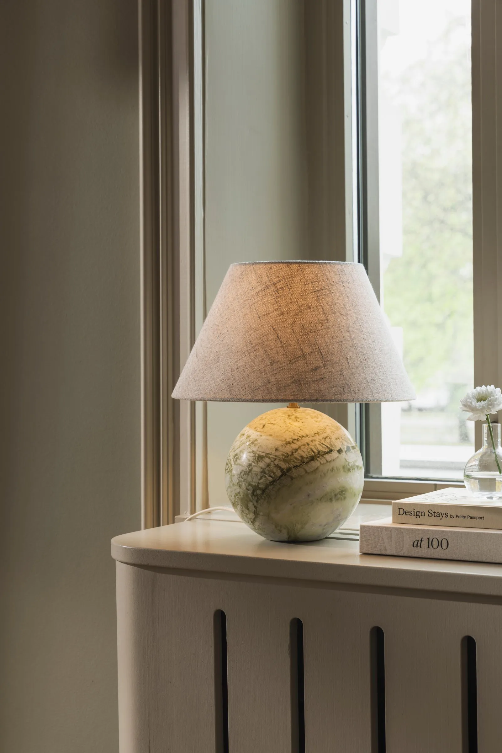 Castello 35 tafellamp, Lichtgroen marmer Globen Lighting