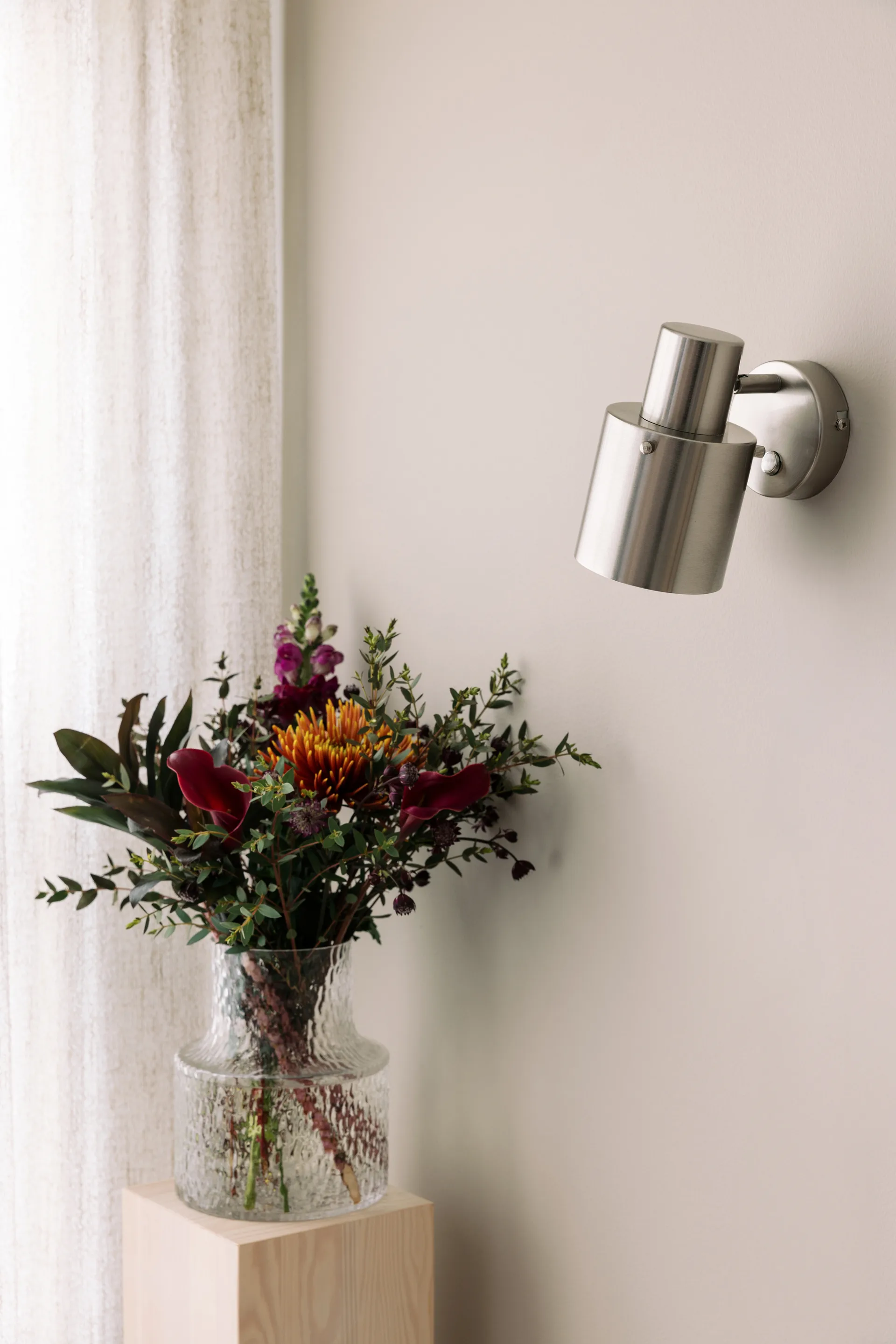 Clark 1 wandlamp, Geborsteld staal Globen Lighting