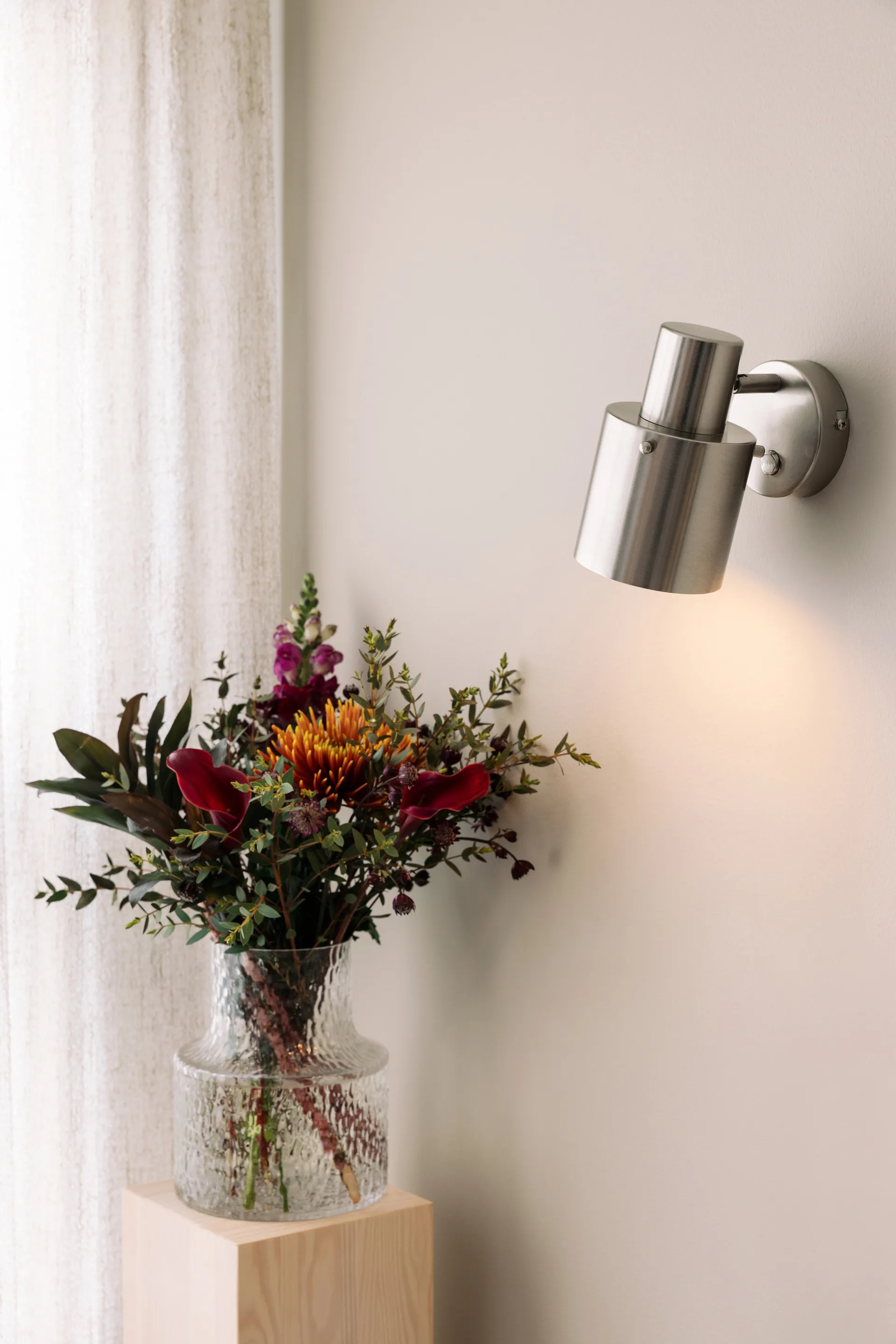 Clark 1 wandlamp, Geborsteld staal Globen Lighting