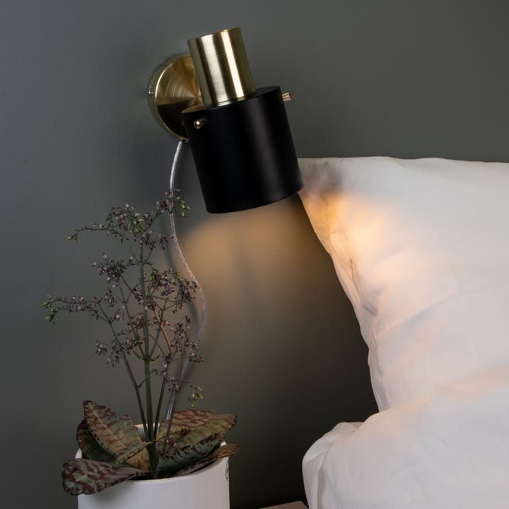 Clark 1 wandlamp, Zwart-geborsteld messing Globen Lighting