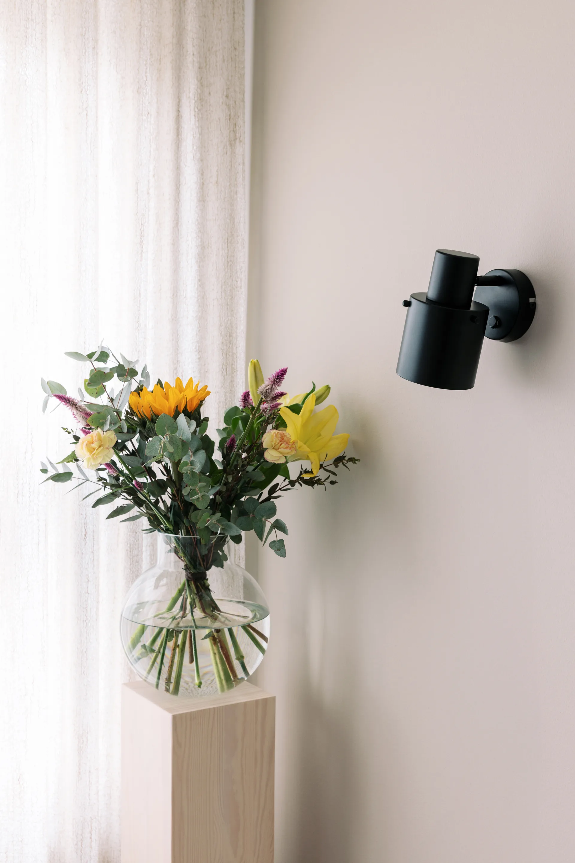 Clark 1 wandlamp, Zwart Globen Lighting