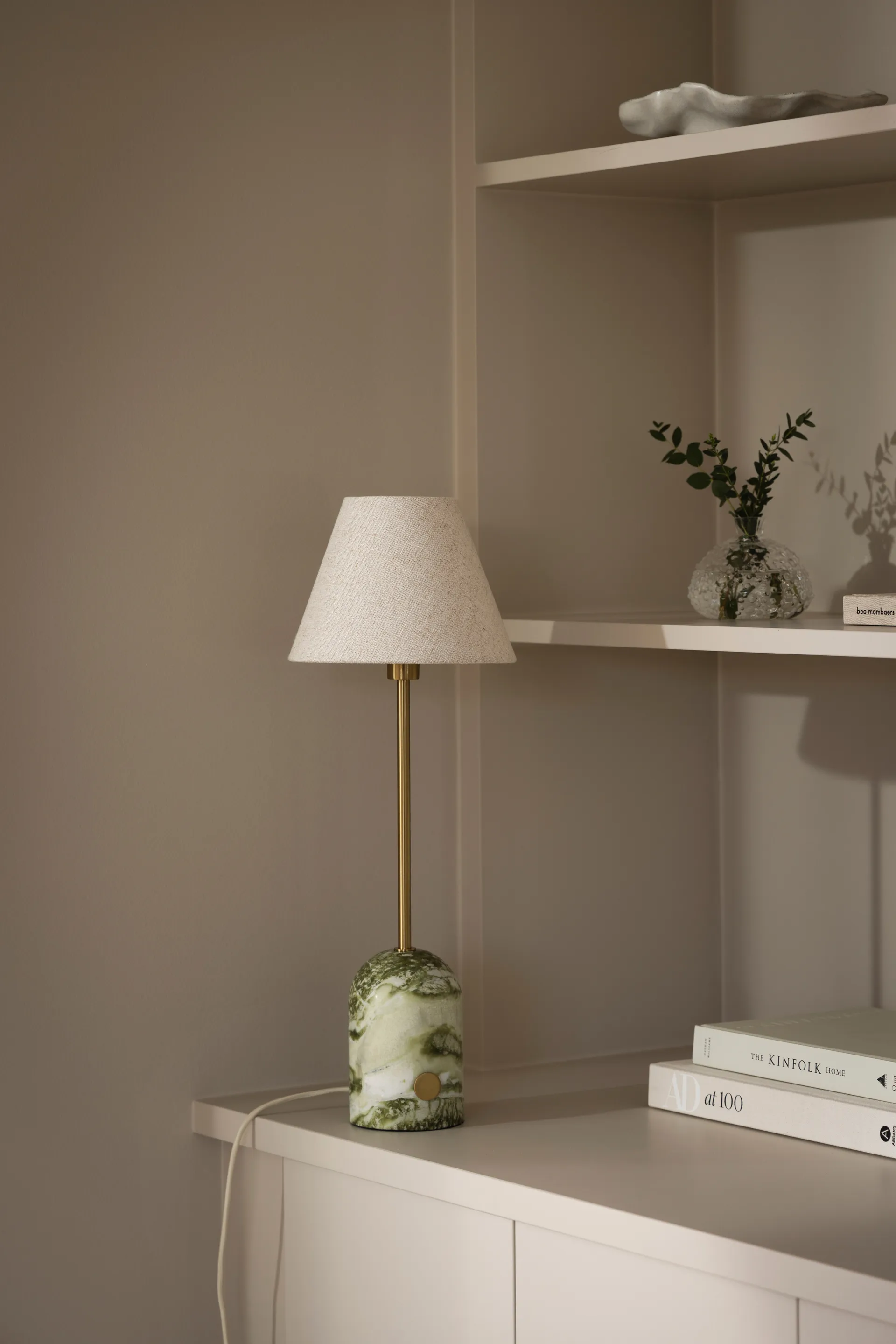 Gino 20 tafellamp, Lichtgroene marmer Globen Lighting