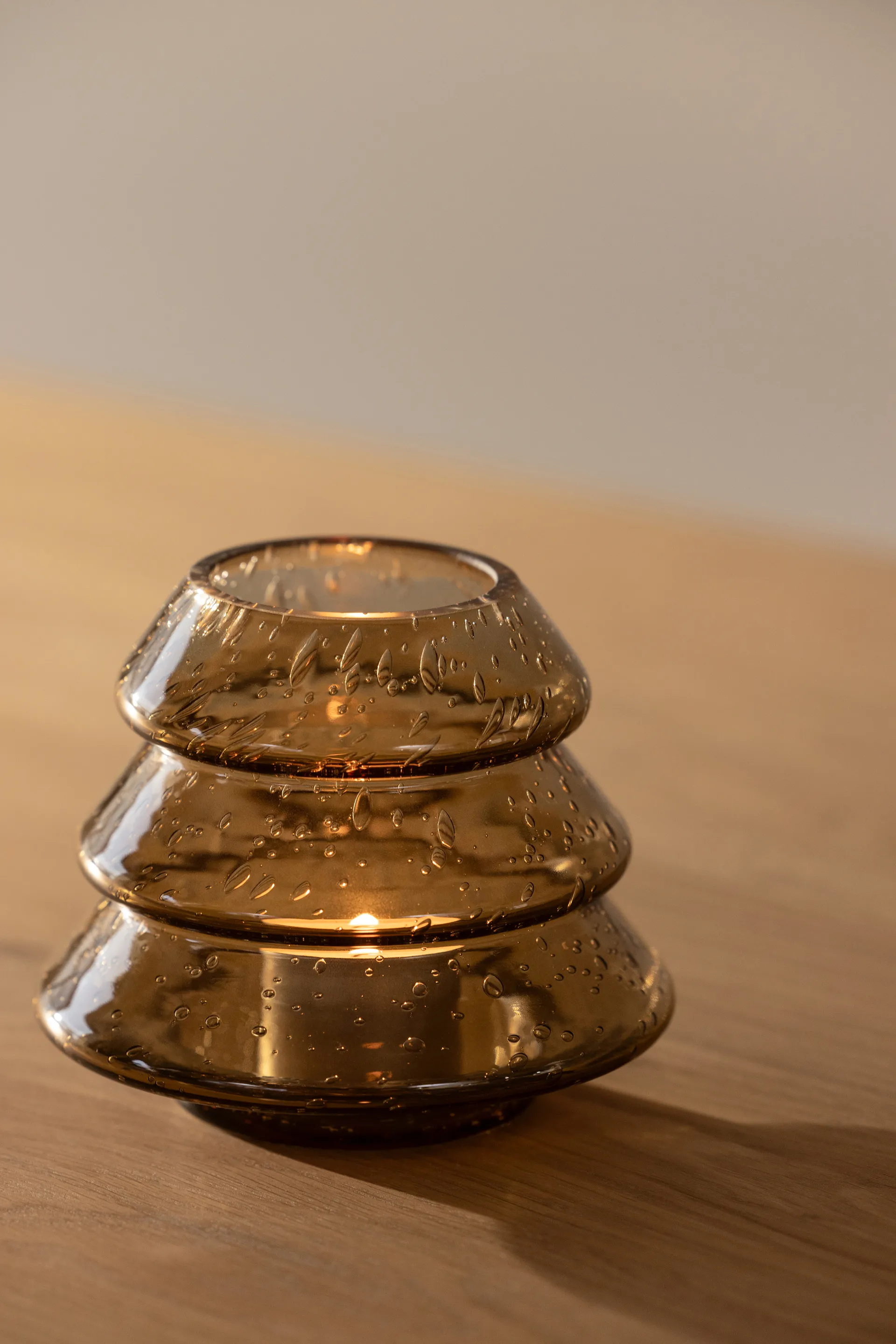 Gran 12 theelichthouder, Bruin Globen Lighting