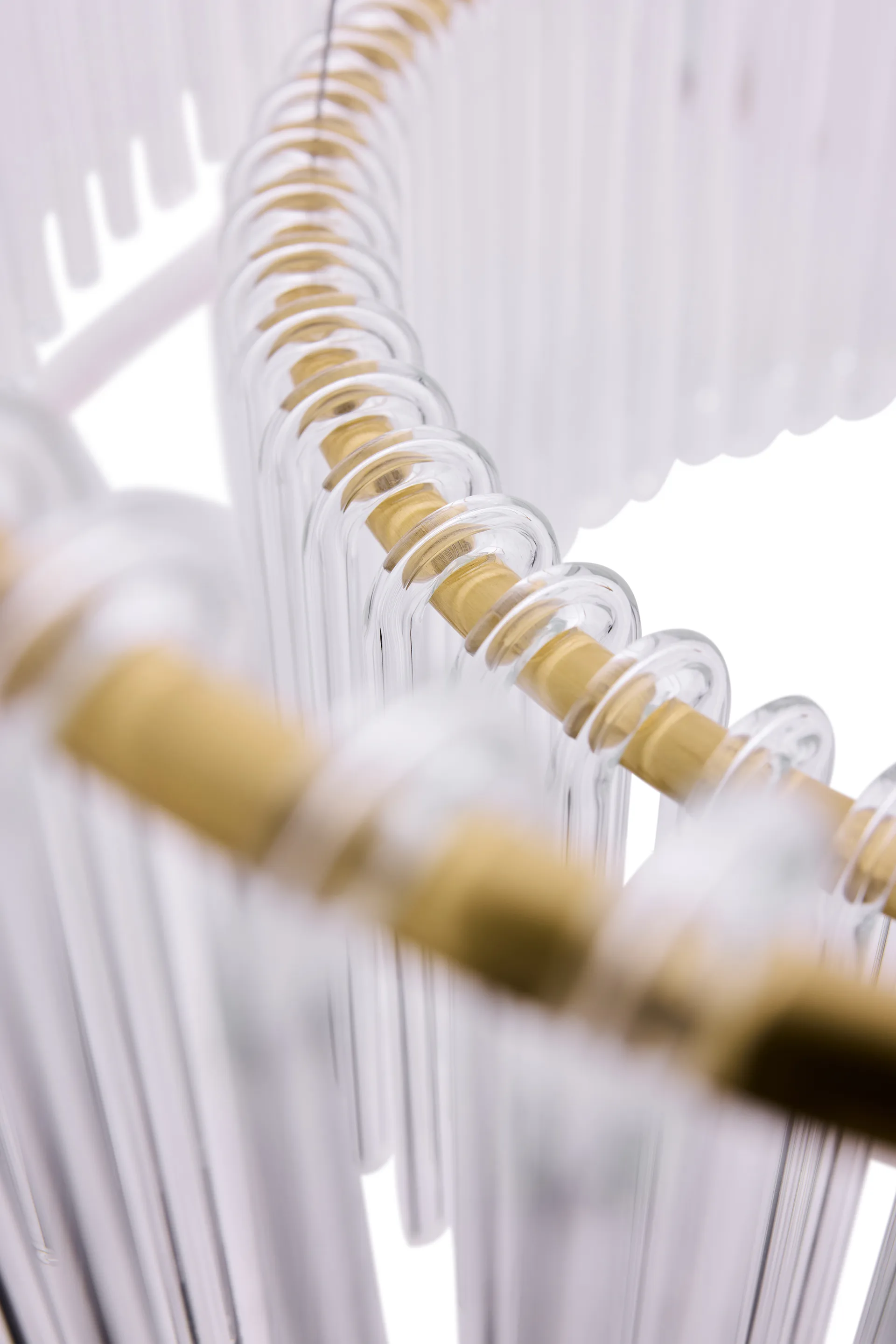 Hook 60 hanglamp, Helder-geborsteld messing Globen Lighting