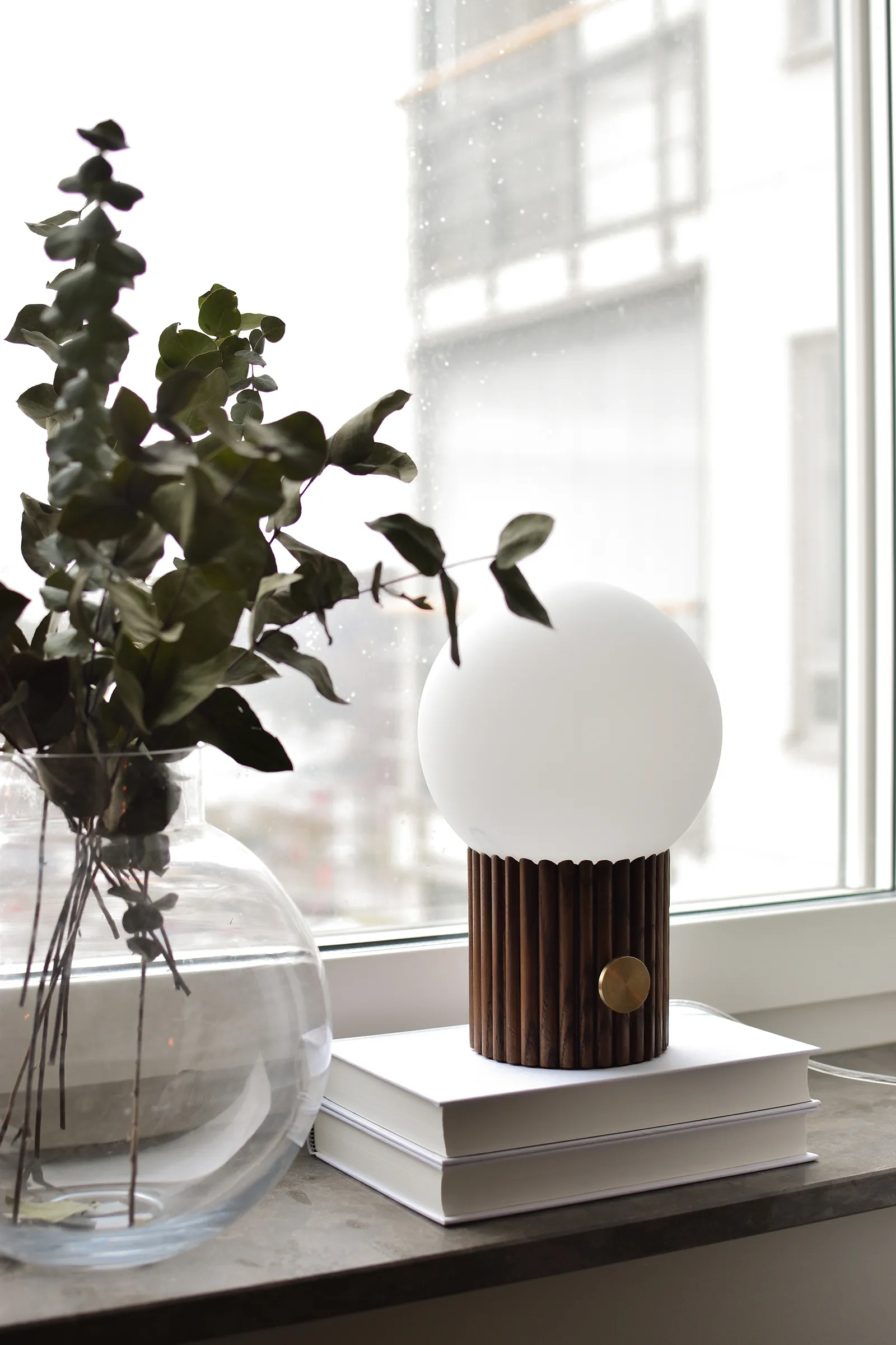 Hubble tafellamp Ø15 cm, Walnoot Globen Lighting