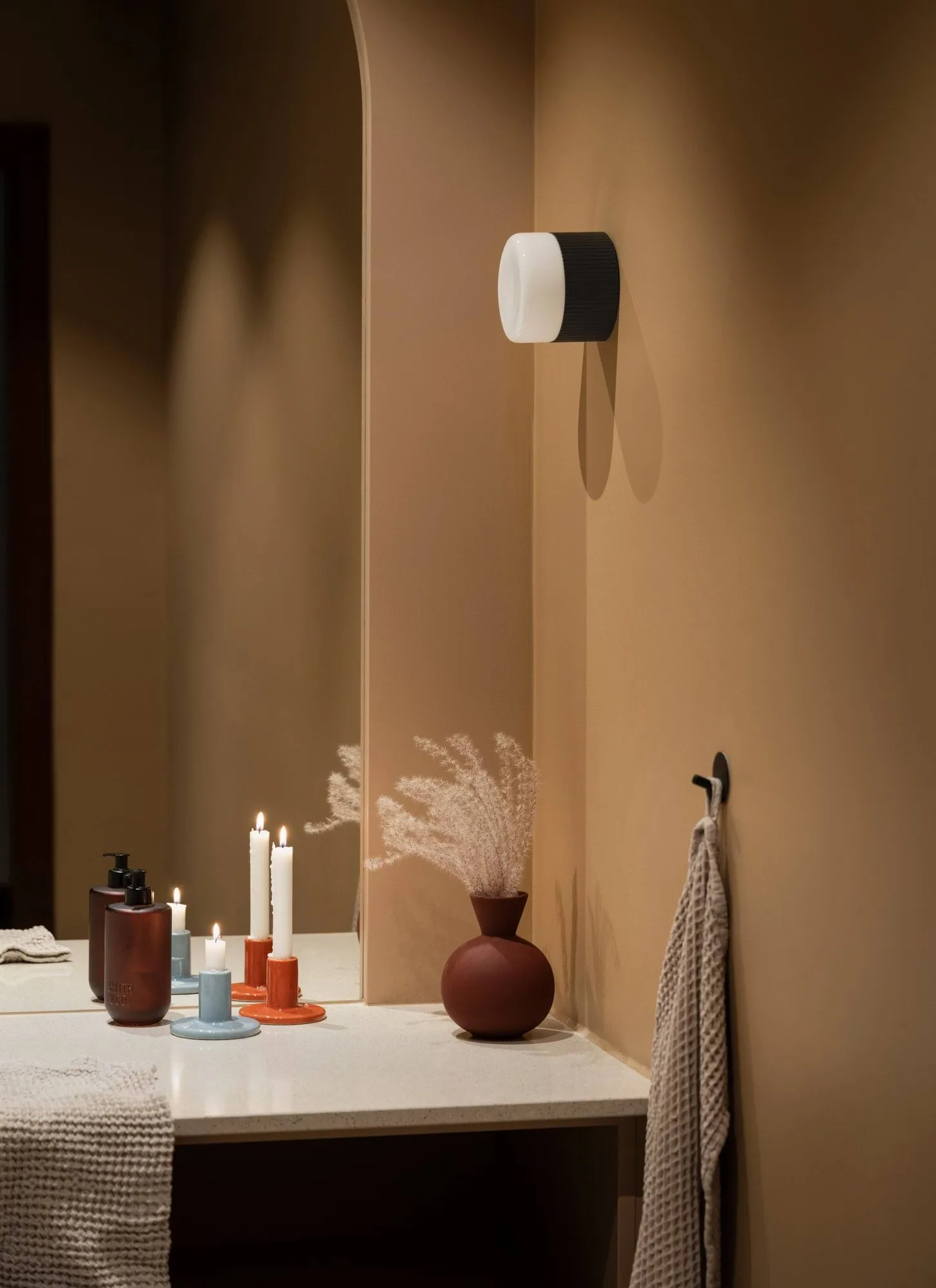 Hubble wandlamp, plafondlamp, Wit-zwart Globen Lighting