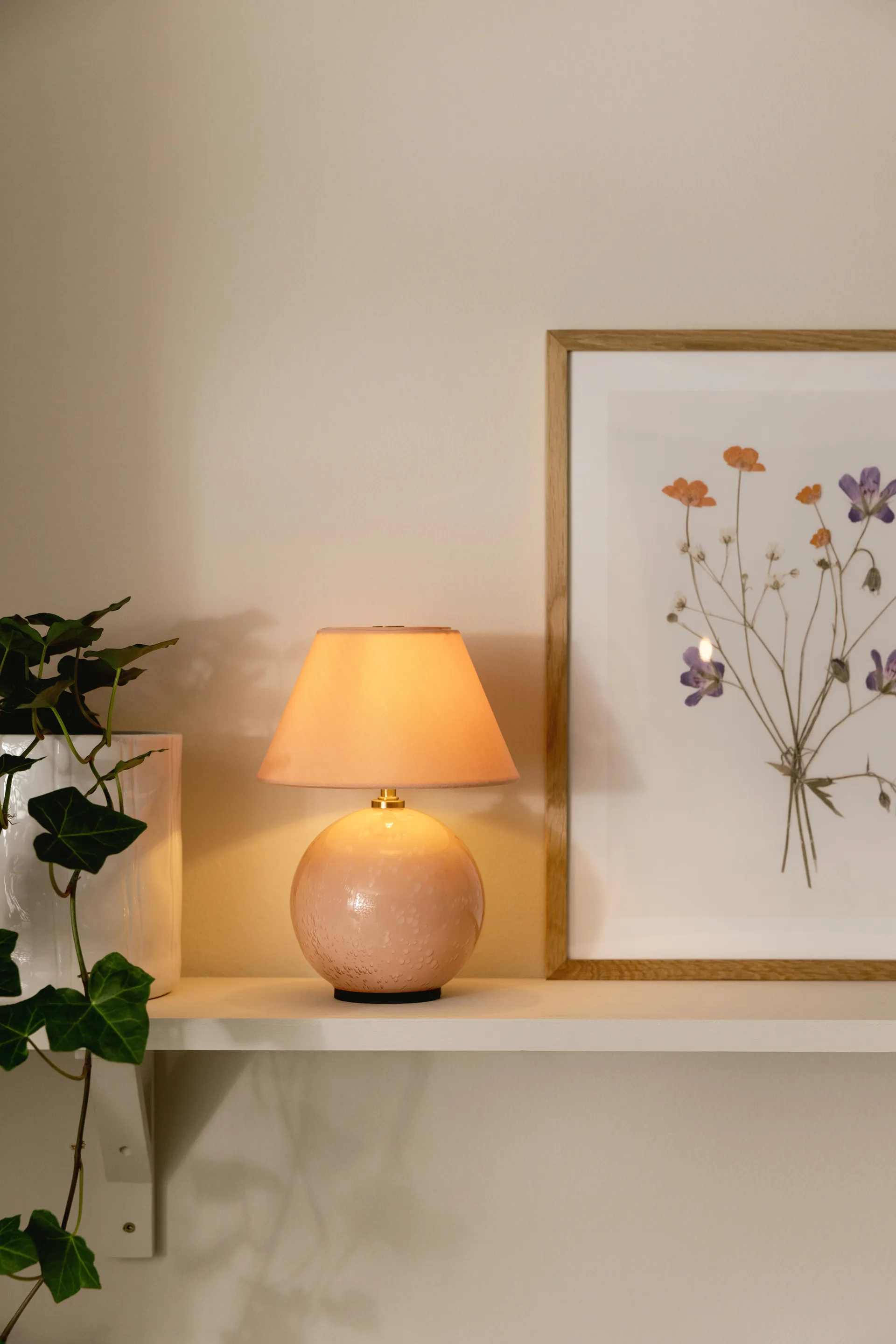 Iris 16 draagbare tafellamp, Blush Globen Lighting