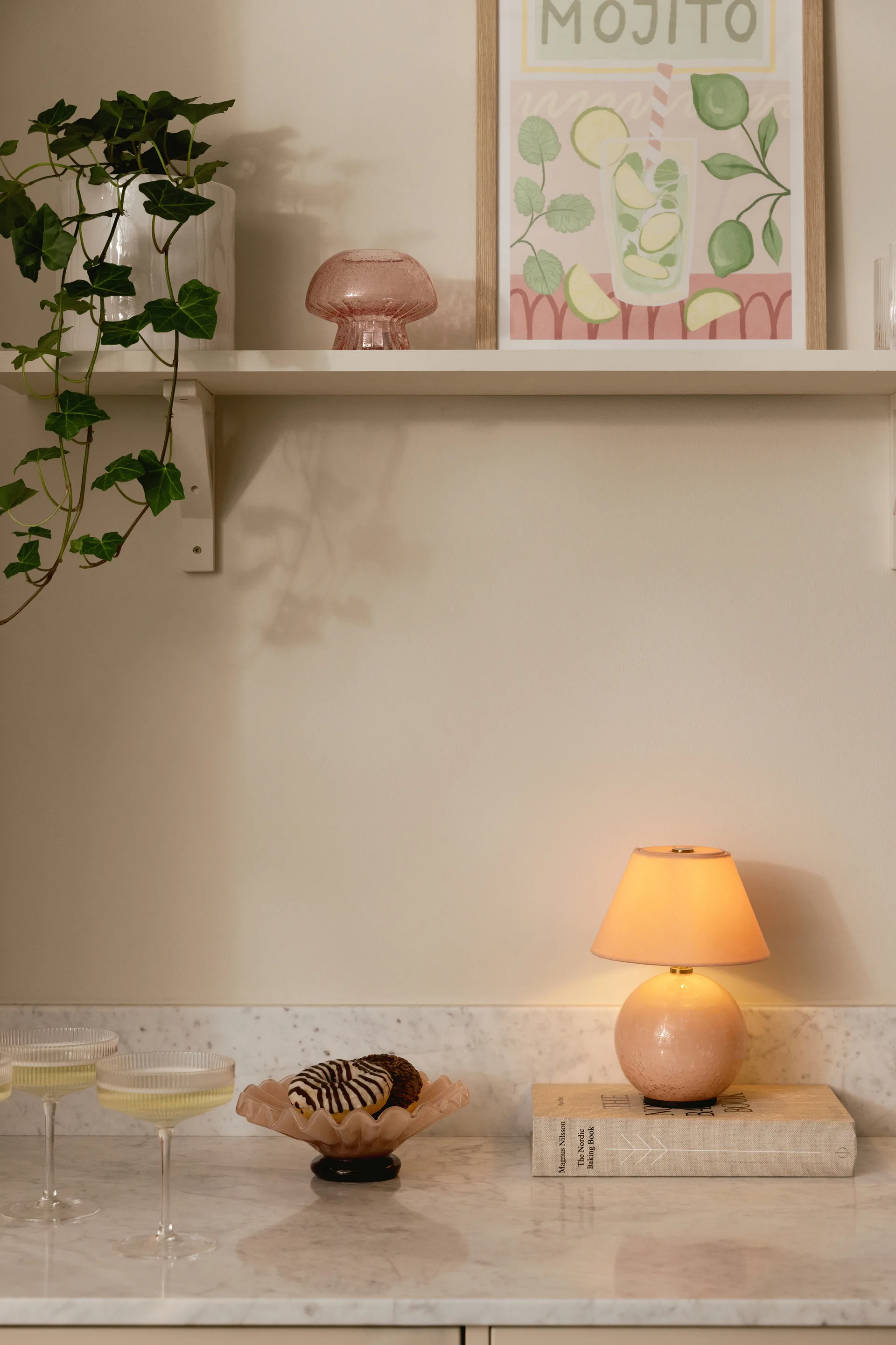 Iris 16 draagbare tafellamp, Blush Globen Lighting