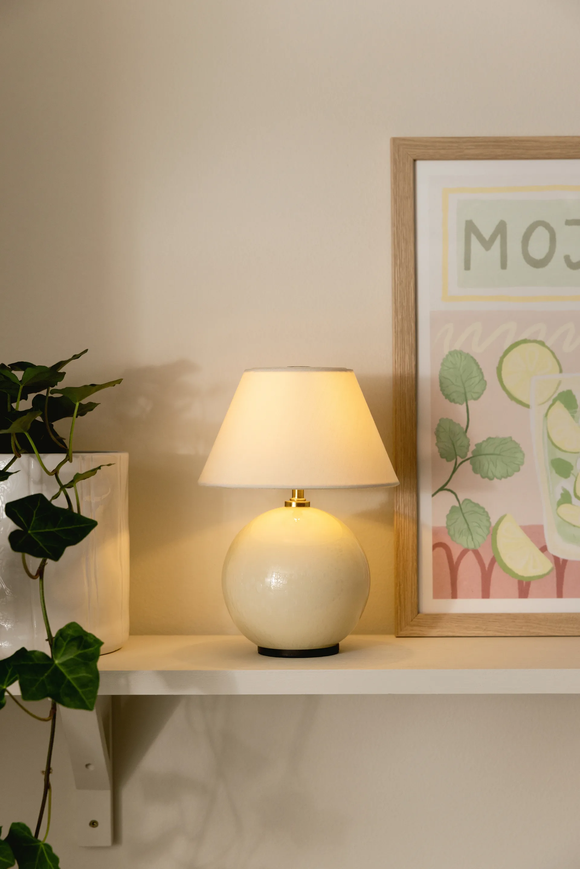 Iris 16 draagbare tafellamp, Crème Globen Lighting