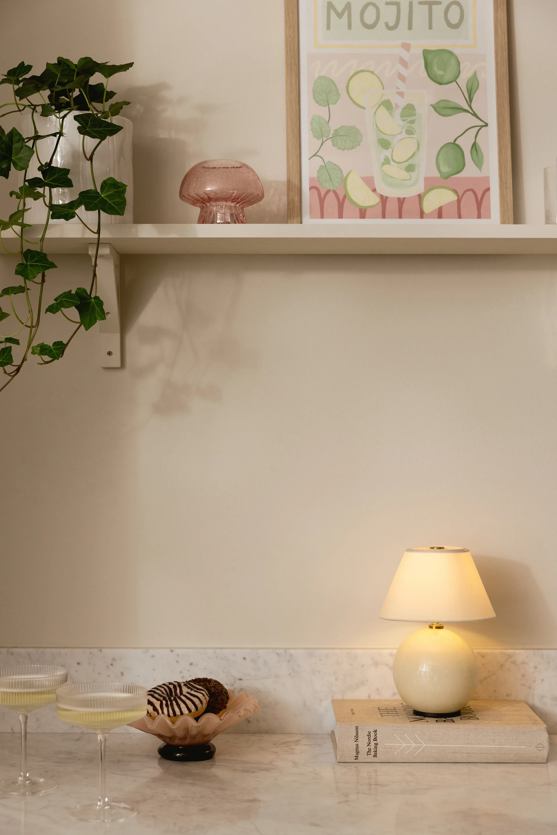 Iris 16 draagbare tafellamp, Crème Globen Lighting