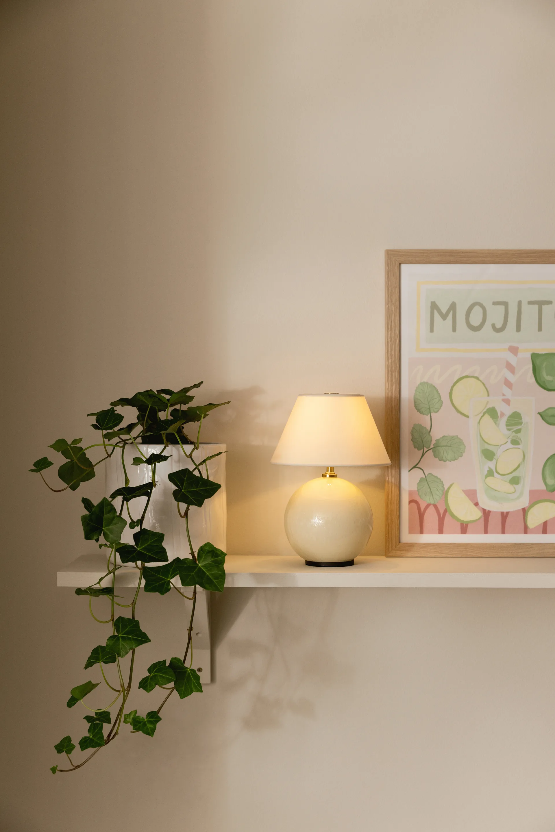 Iris 16 draagbare tafellamp, Crème Globen Lighting