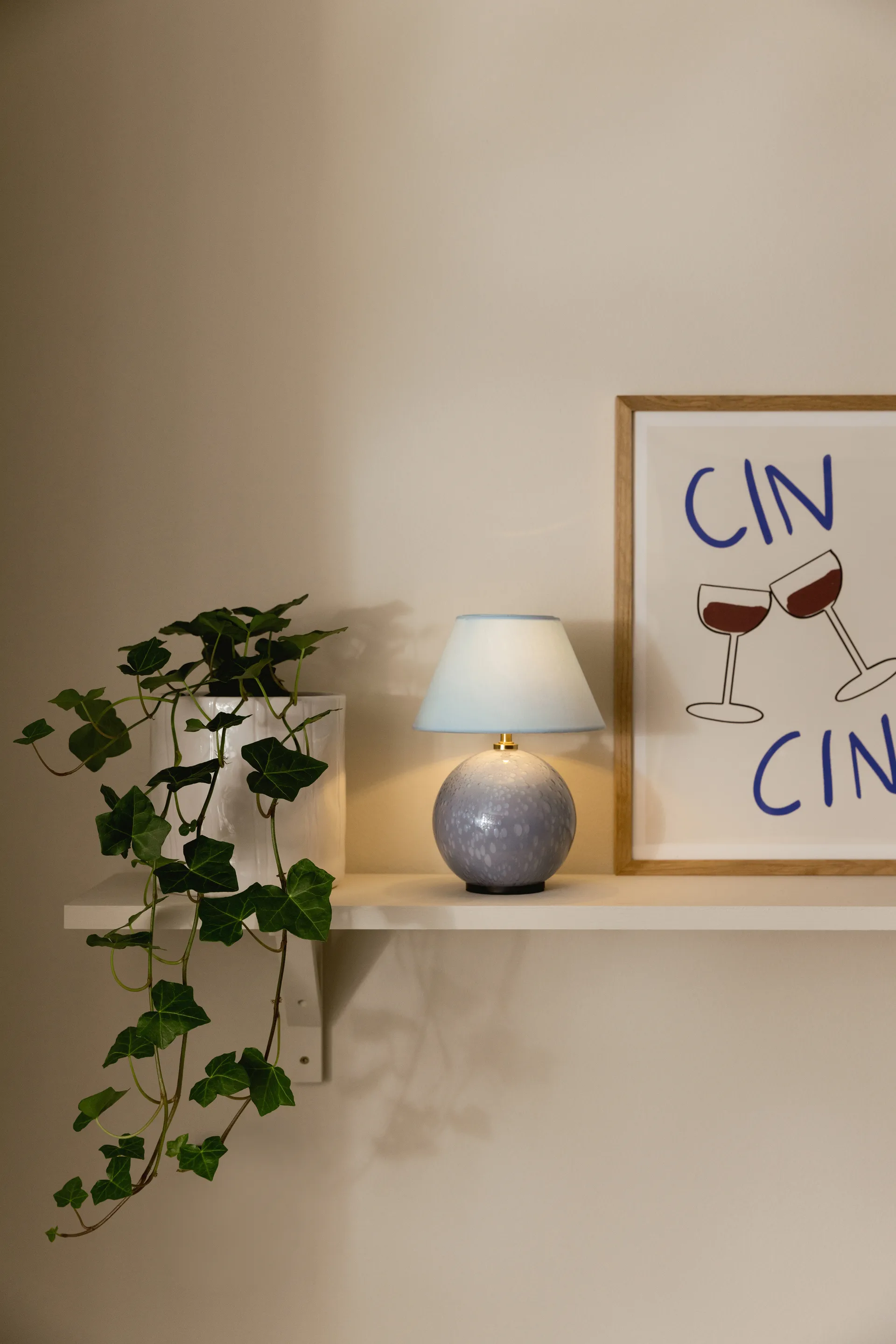 Iris 16 draagbare tafellamp, Duifblauw Globen Lighting