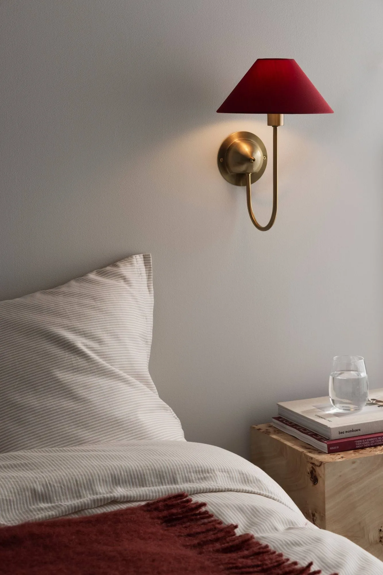 Iris wandlamp, Burgundy Globen Lighting