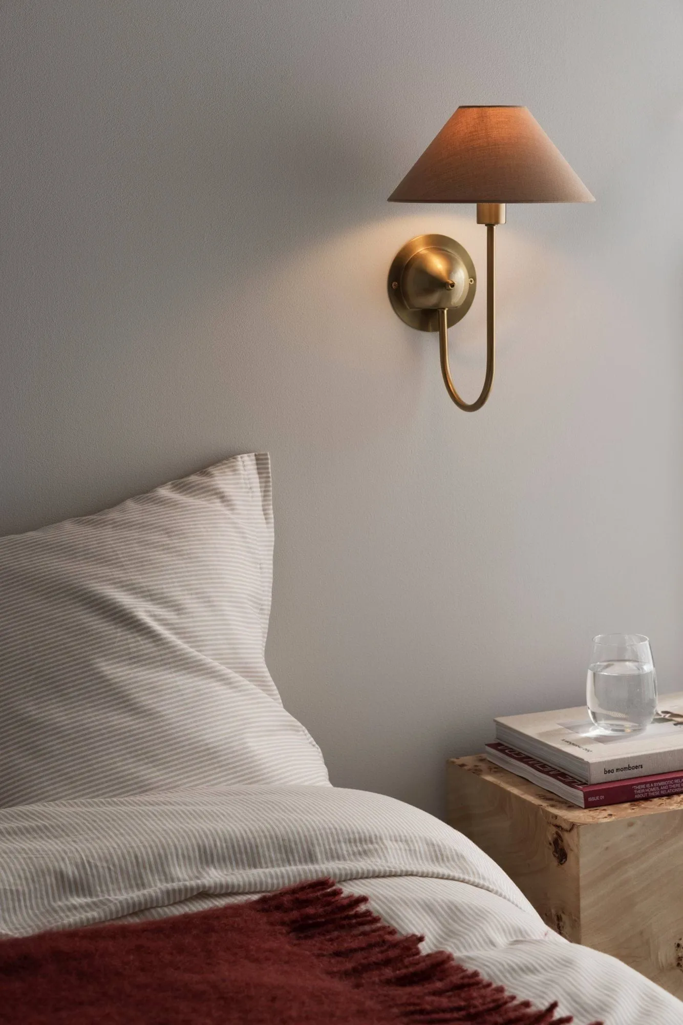 Iris wandlamp, mocha Globen Lighting