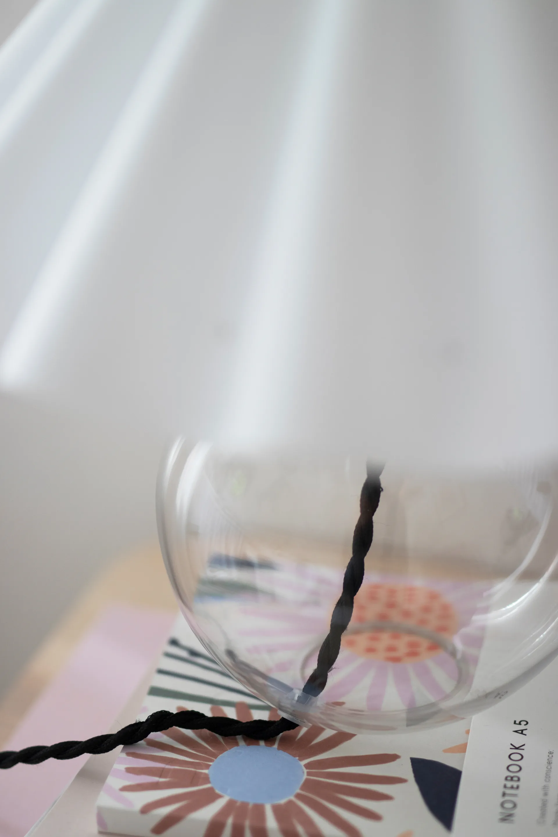 Judith tafellamp Ø30 cm, Transparant-wit Globen Lighting