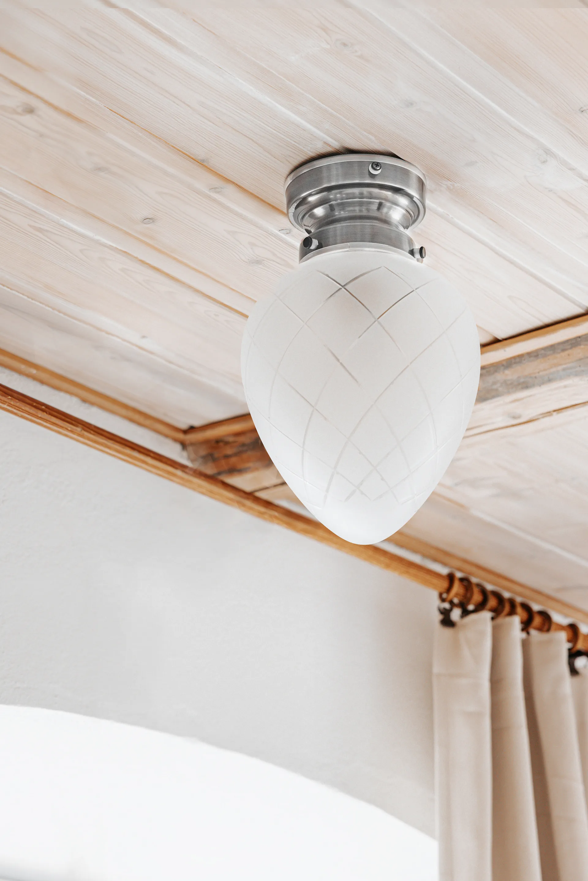 Juni IP44 plafondlamp, Antiekstaal-helder Globen Lighting