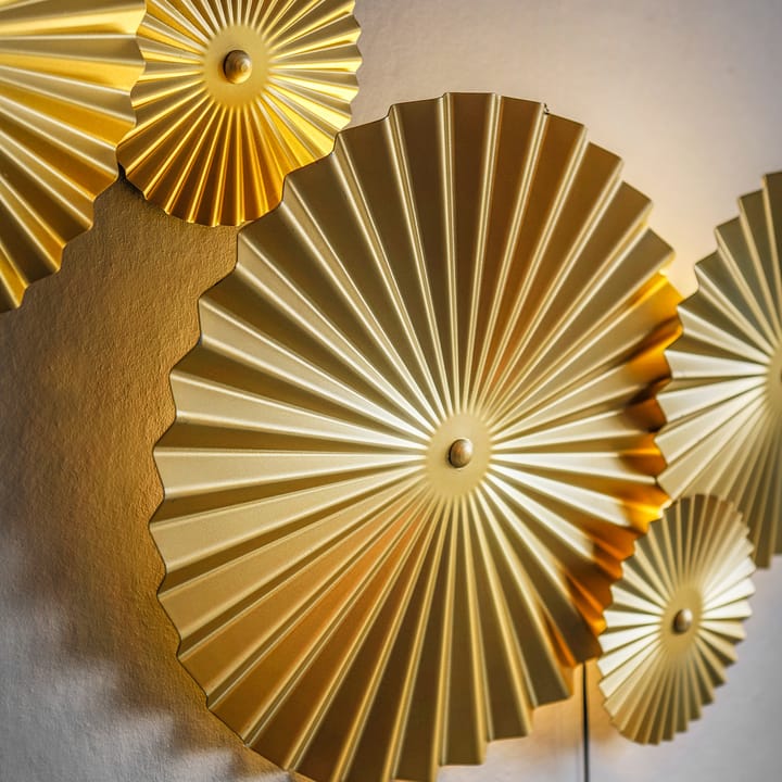 Omega wandlamp, Geborsteld messing Globen Lighting