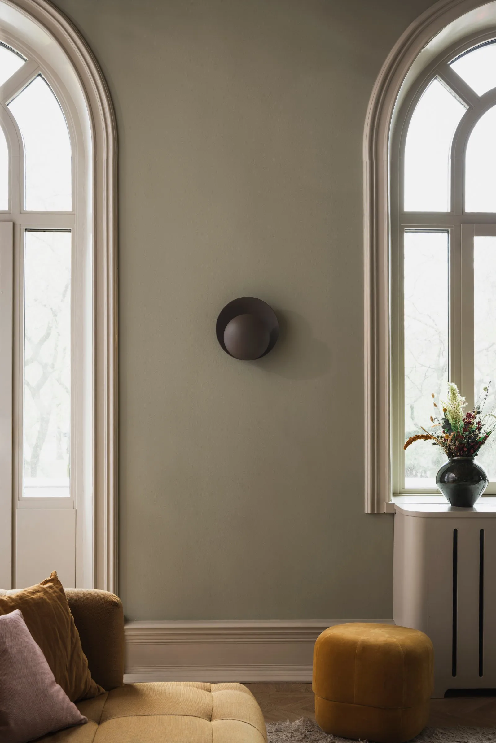 Orbit wandlamp, Mocha Globen Lighting