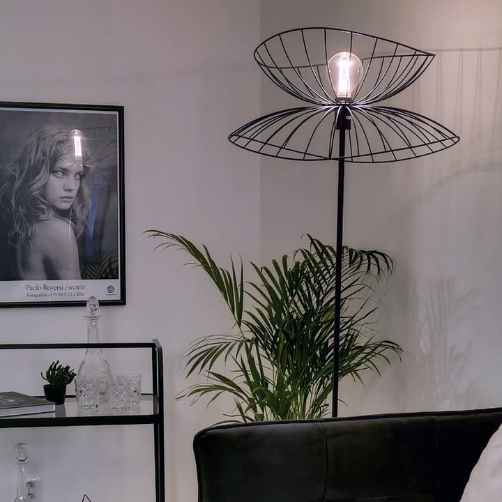 Ray vloerlamp, matzwart Globen Lighting