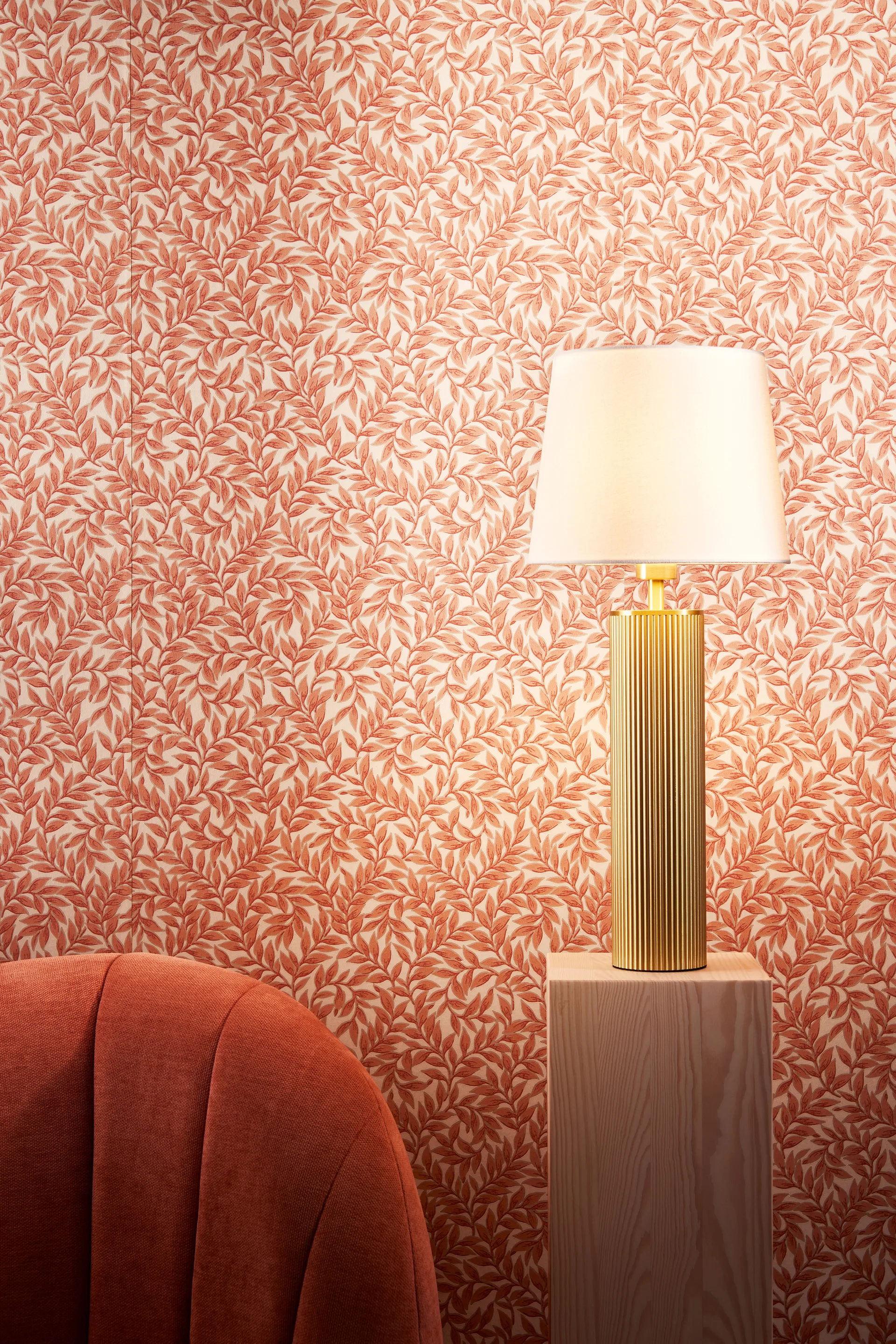 Rib 8 tafellamp, Geborsteld messing Globen Lighting