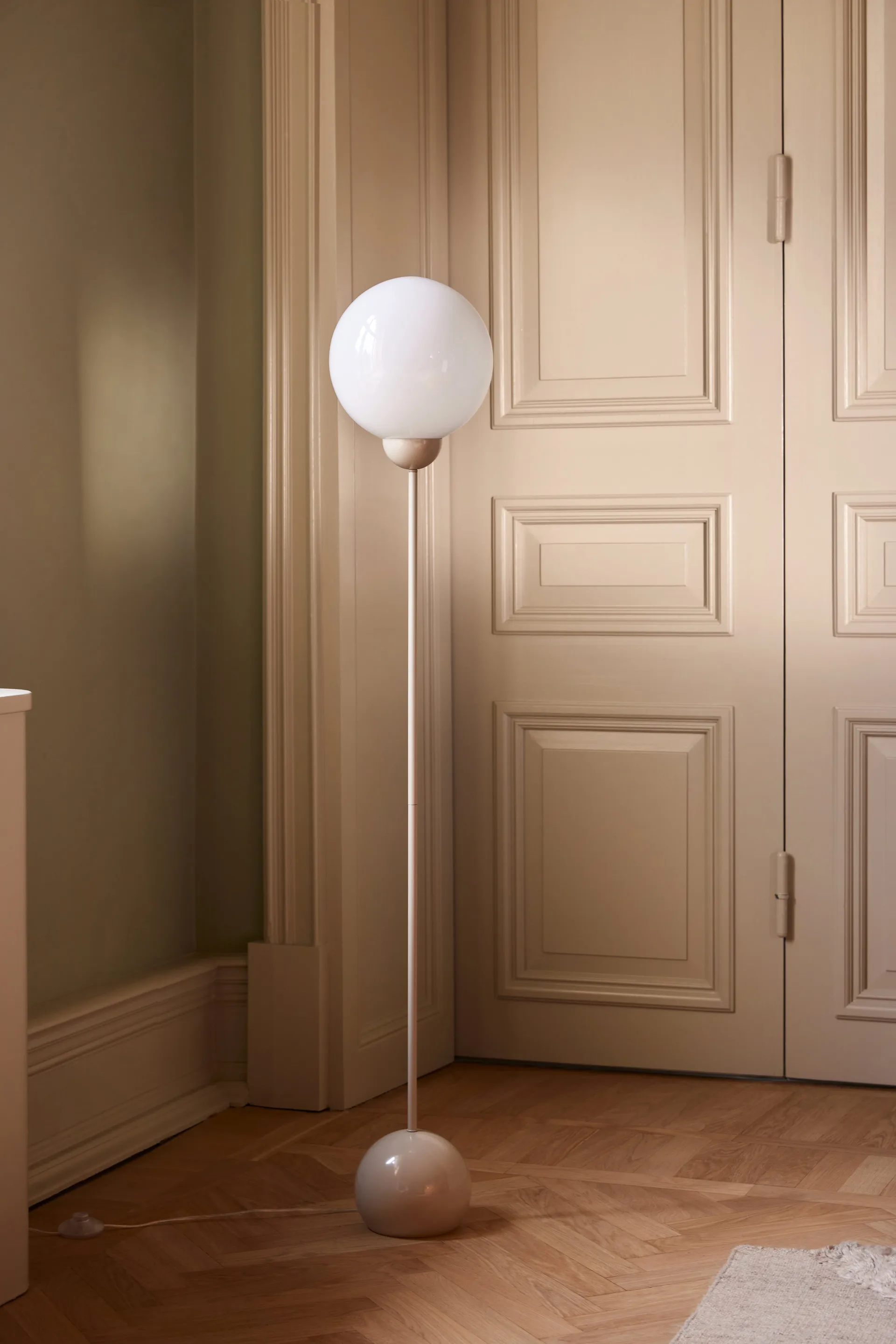 Ripley vloerlamp, Beige Globen Lighting