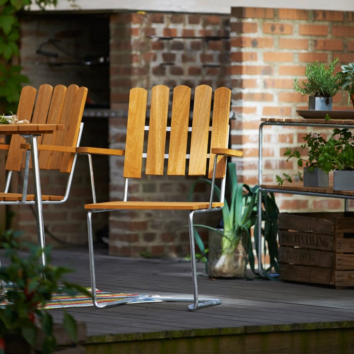 A2 tuinstoel, Eiken olie-verzinkt frame Grythyttan stalen meubelen