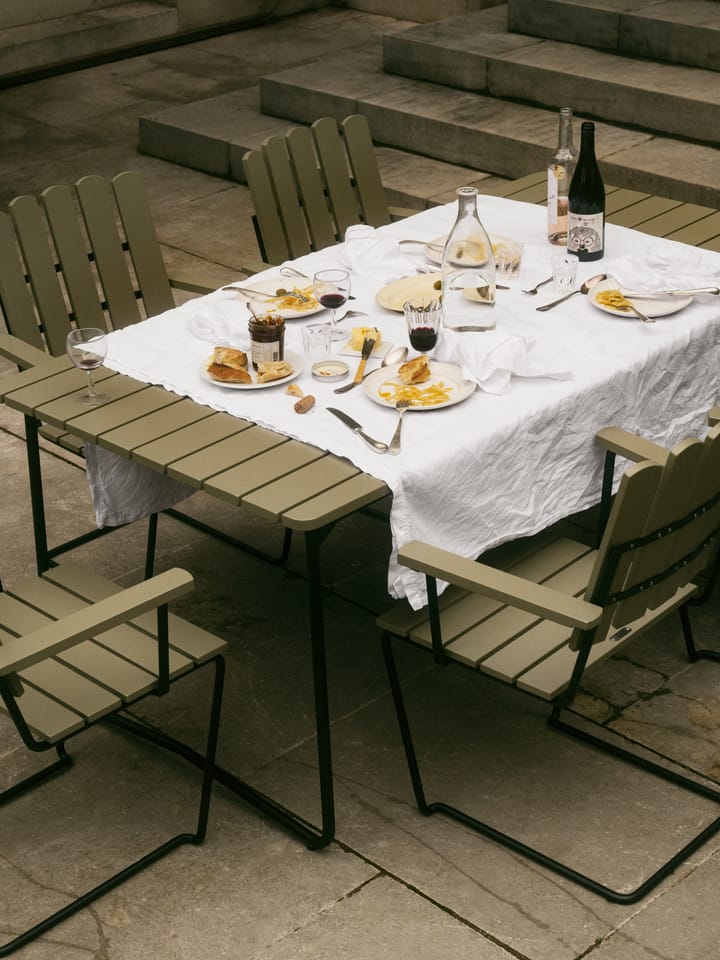 B31 170 eettafel, Lichtgroen eik-zwart Grythyttan stalen meubelen