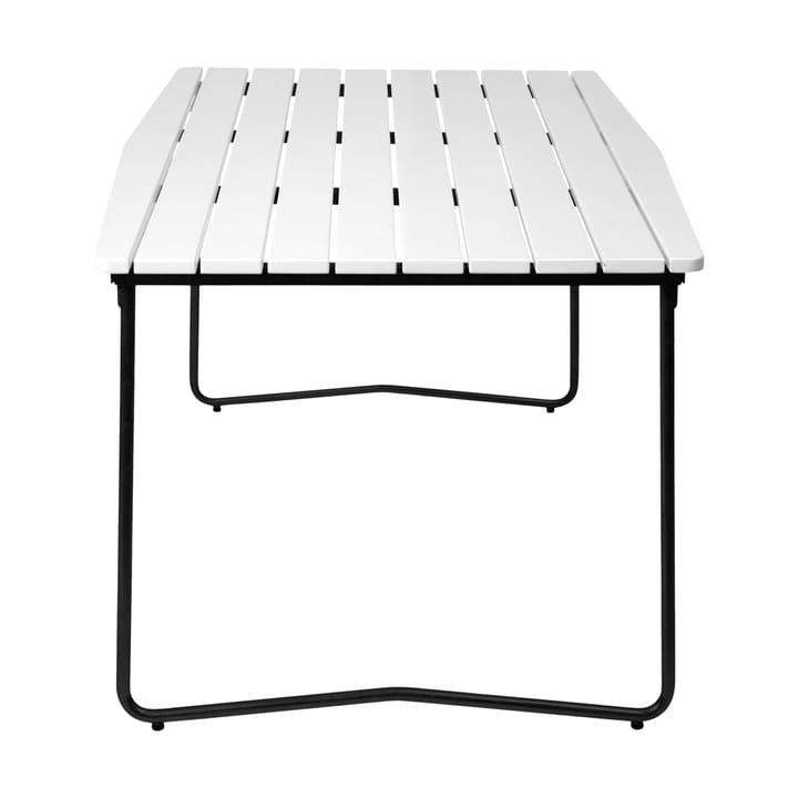 B31 170 eettafel, Witgelakte eiken-zwart Grythyttan stalen meubelen
