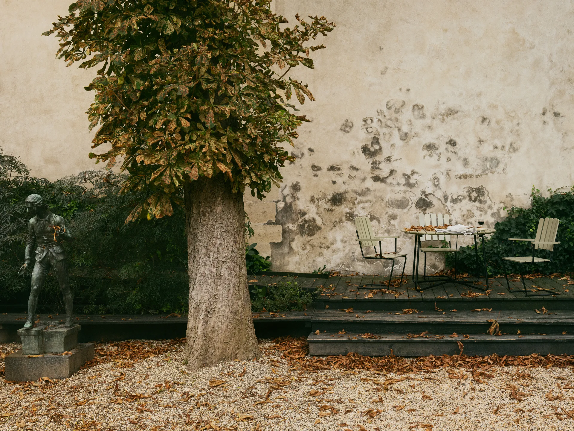 9A eettafel, Lichtgroen eik-zwart, Ø120 cm Grythyttan Stålmöbler