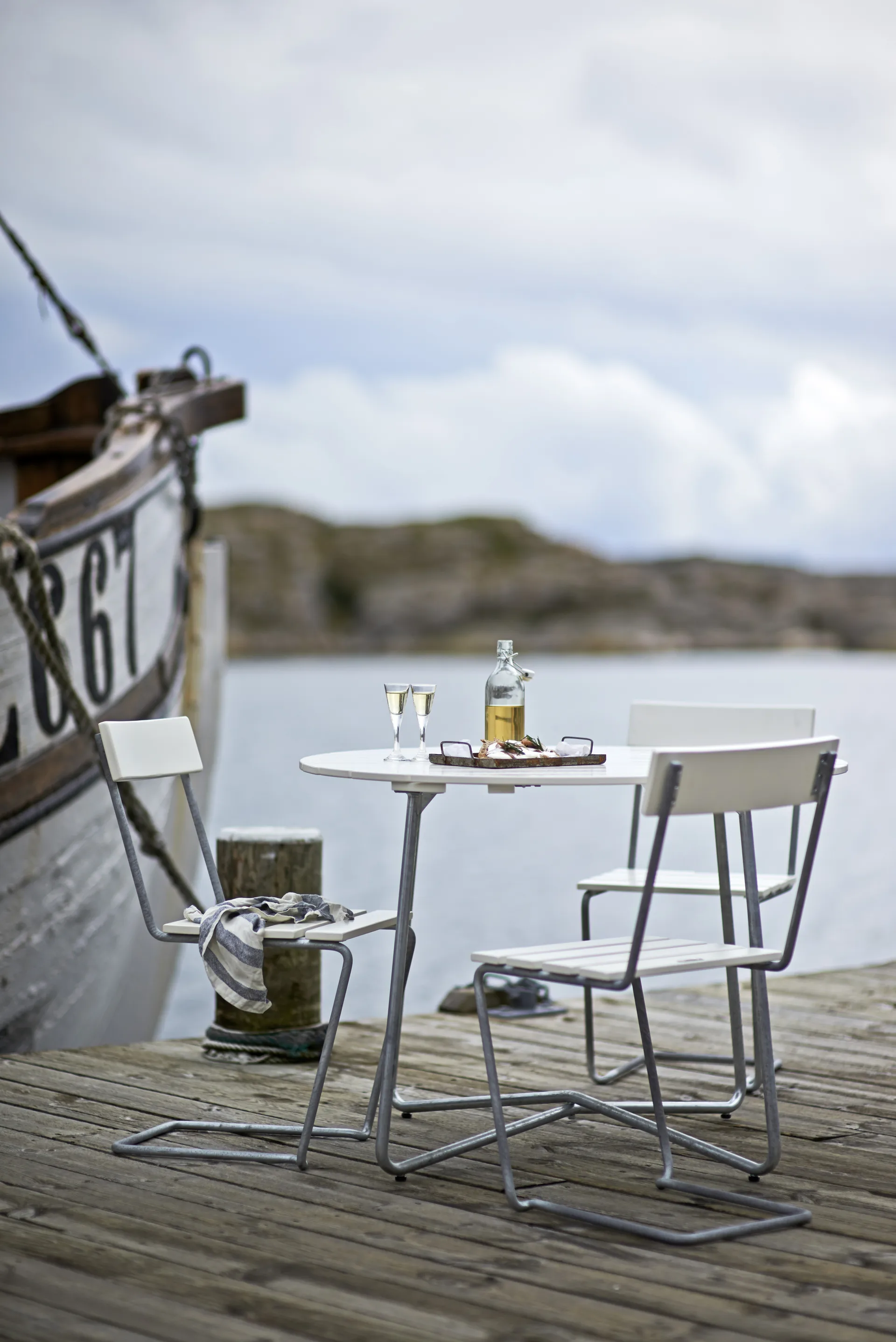 9A eettafel, Witgelakte eiken Ø100 cm Grythyttan Stålmöbler