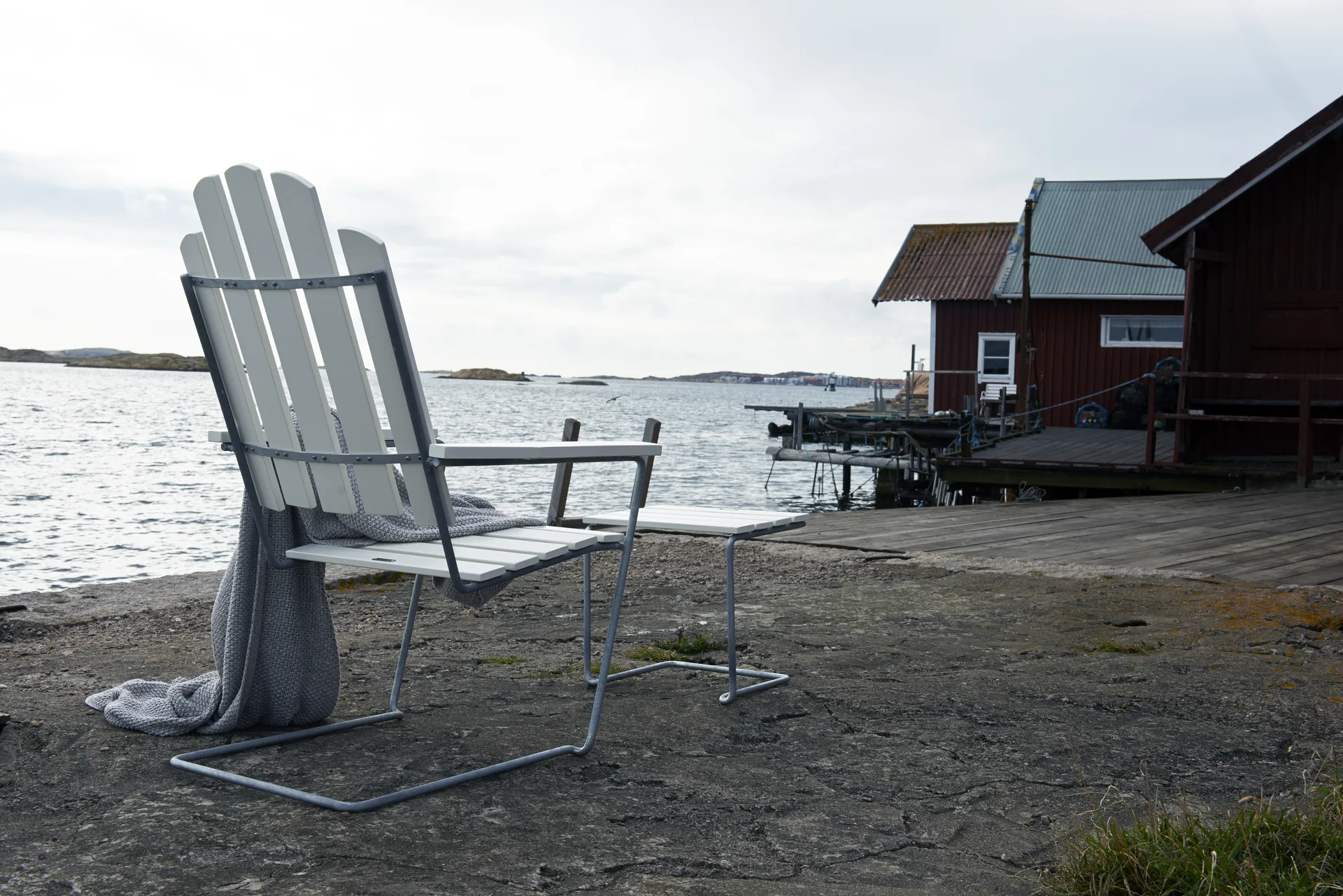 A3 zonnestoel, Wit gelakte eiken - verzinkt Grythyttan Stålmöbler