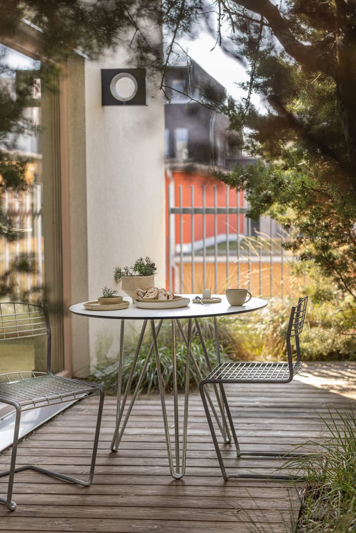 High Tech tafel, ø90 cm - Wit-verzinkt statief - Grythyttan Stålmöbler