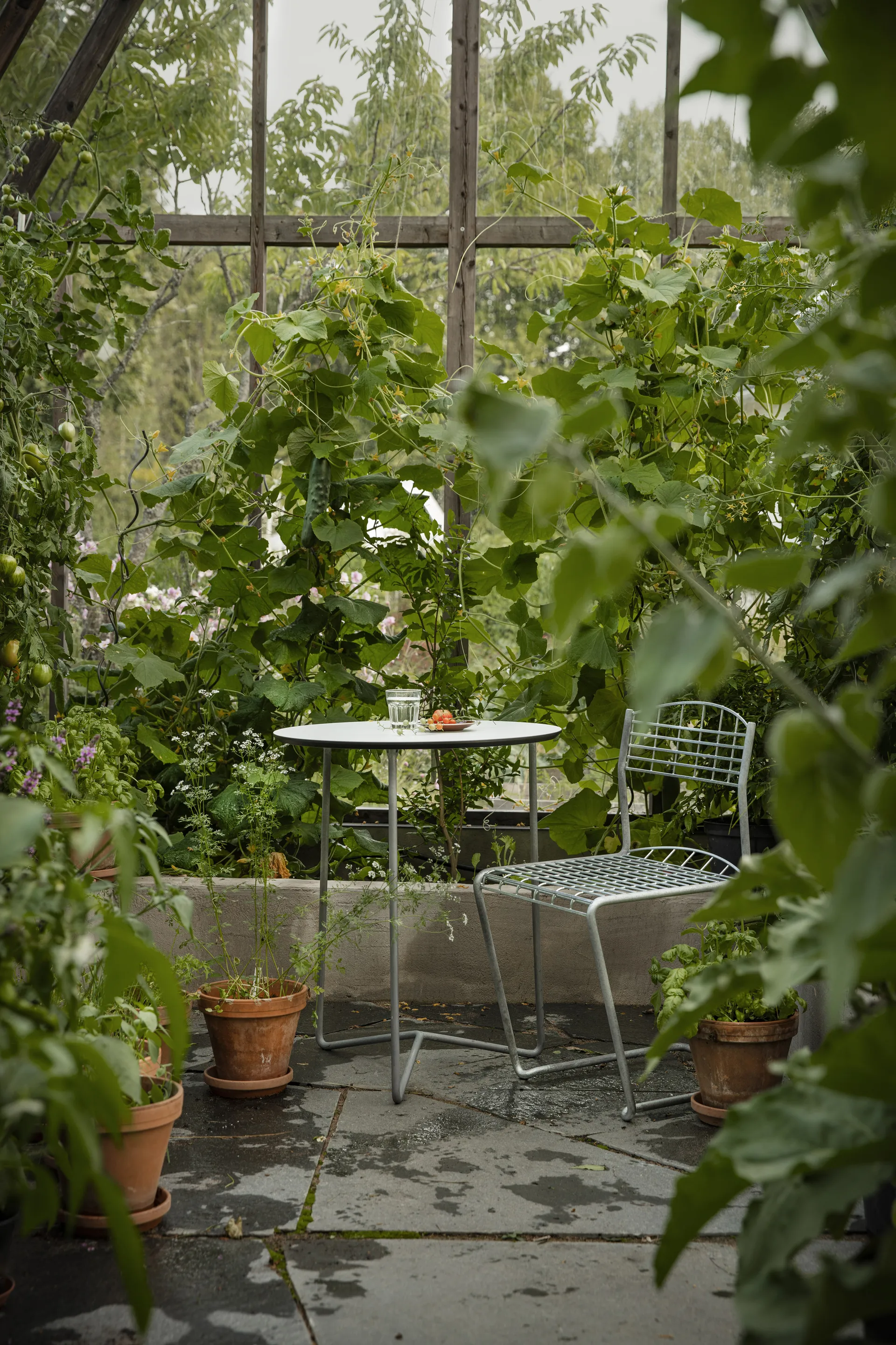 High Tech tafel, Wit-verzinkt frame, Ø60 cm Grythyttan Stålmöbler