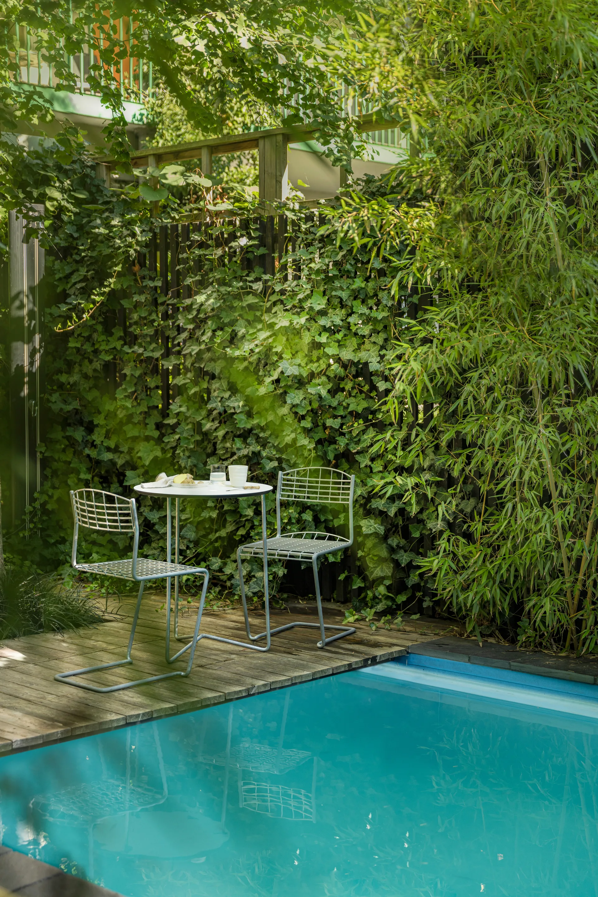 High Tech tafel, Wit-verzinkt frame, Ø60 cm Grythyttan Stålmöbler