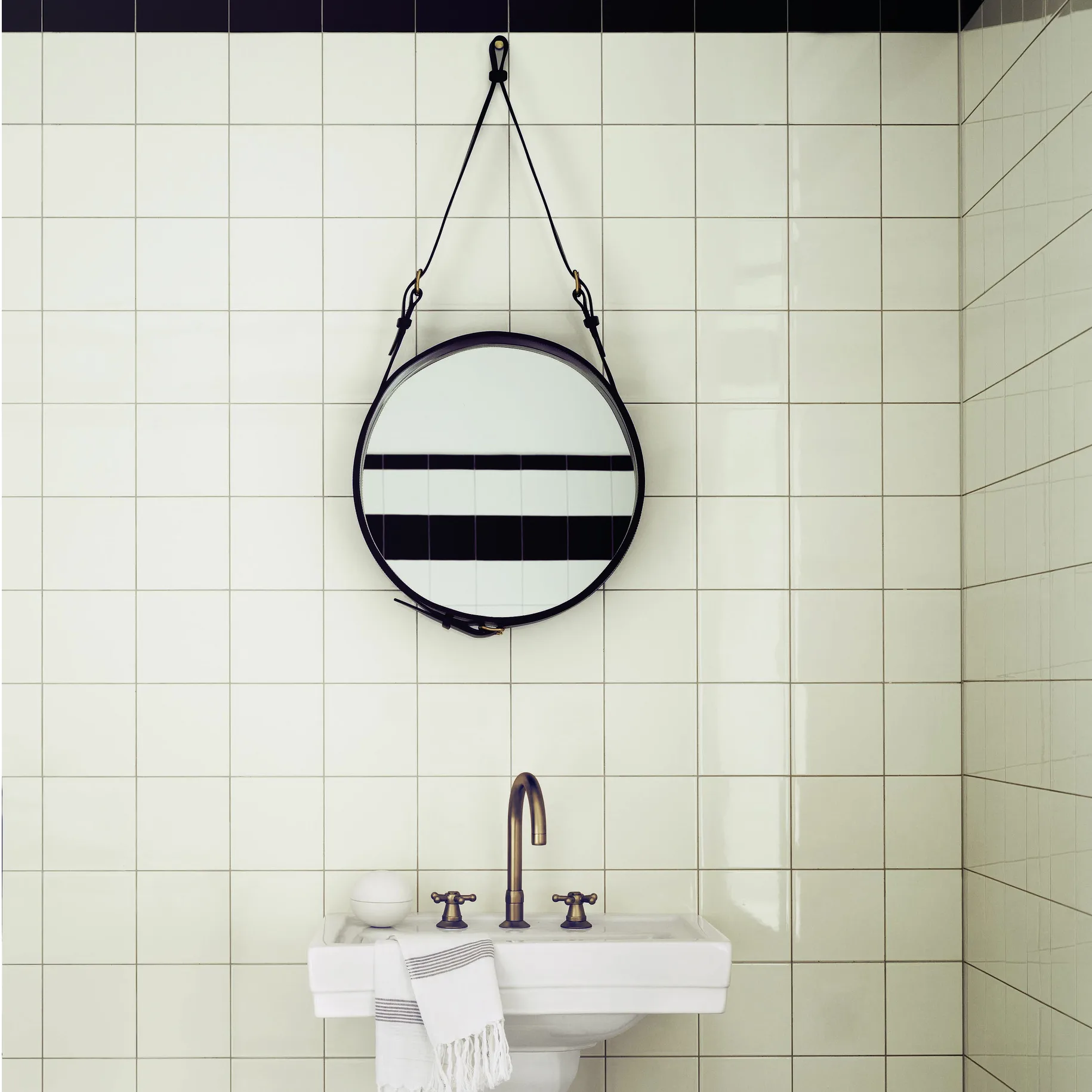 Adnet Circulaire spiegel S, zwart GUBI