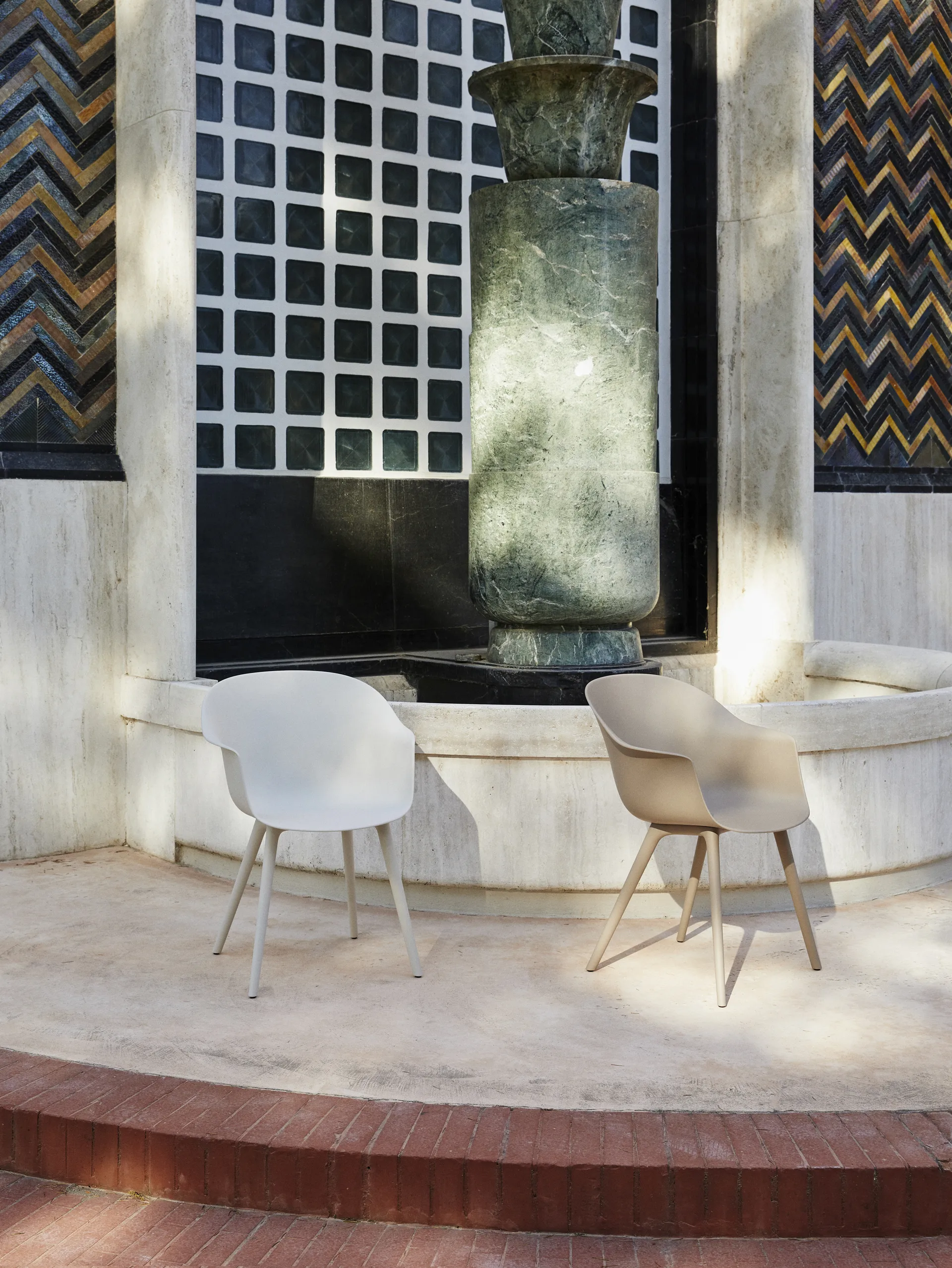 Bat Dining Outdoor stoel, new beige GUBI