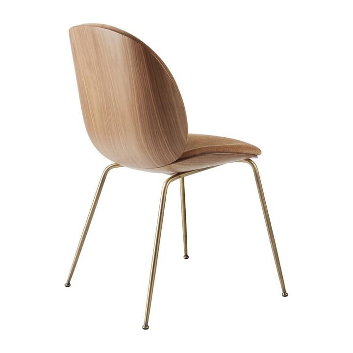 Beetle aan de voorkant beklede stoel walnoot, Antiek messing-Belsuede 132 GUBI