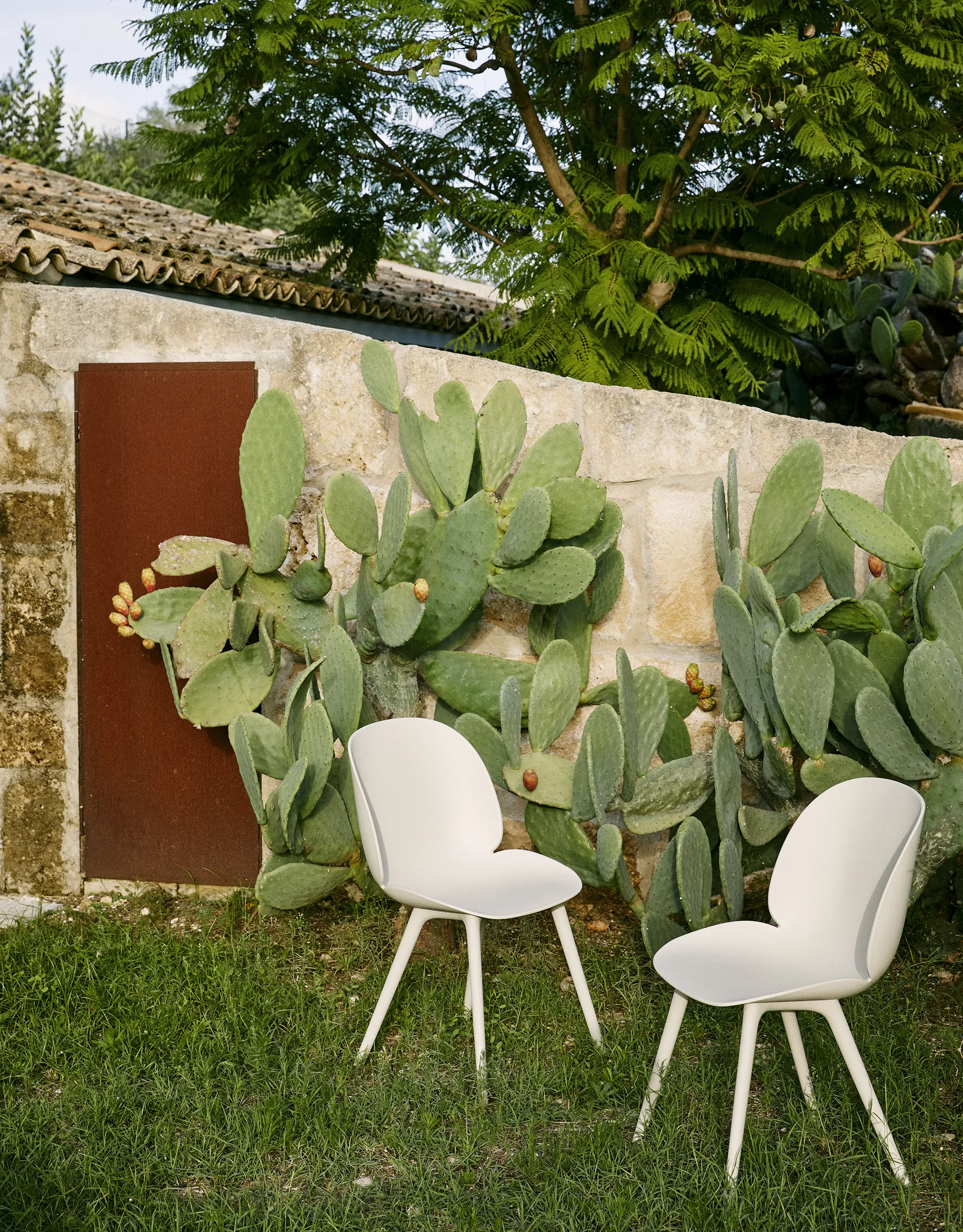 Beetle Dining Outdoor stoel, alabaster white GUBI