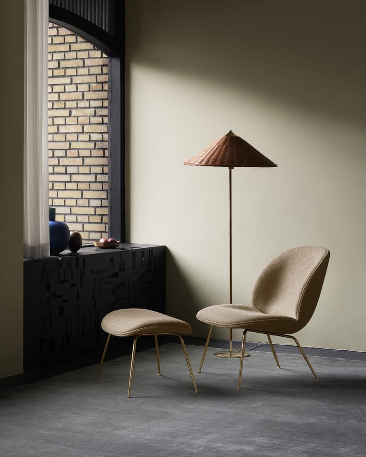 Beetle Ottoman voetenbankje volledig gestoffeerd conic base, Around bouclé 004-brass GUBI