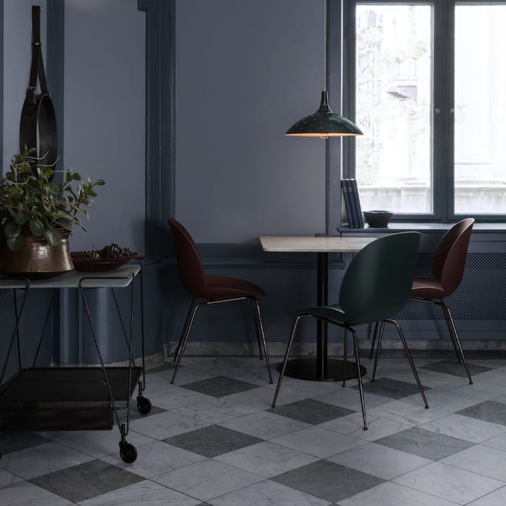 Beetle stoel, alabaster white, zwart stalen onderstel GUBI