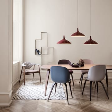 Beetle stoel kunststof zwarte houten poten - sweet pink - GUBI