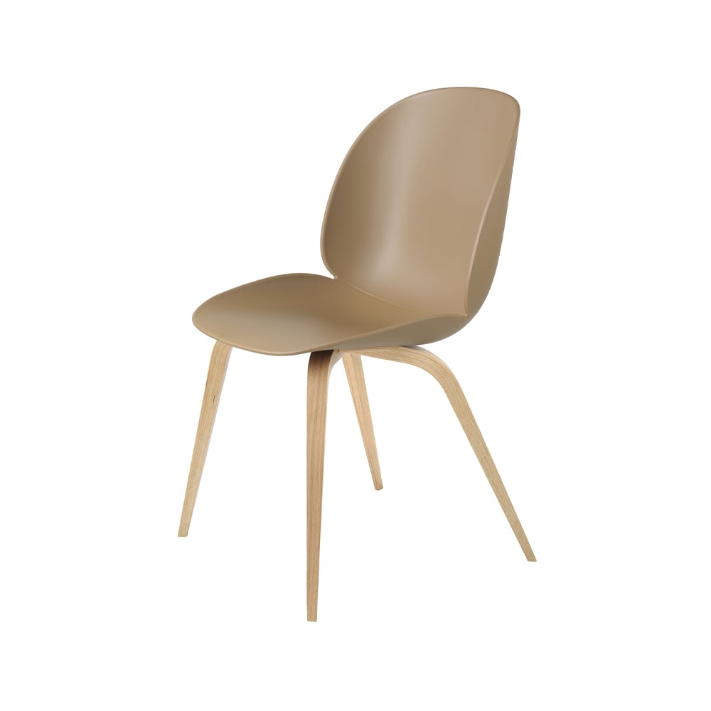 Gubi Beetle stoel pebble brown, matgelakt eikenhouten onderstel