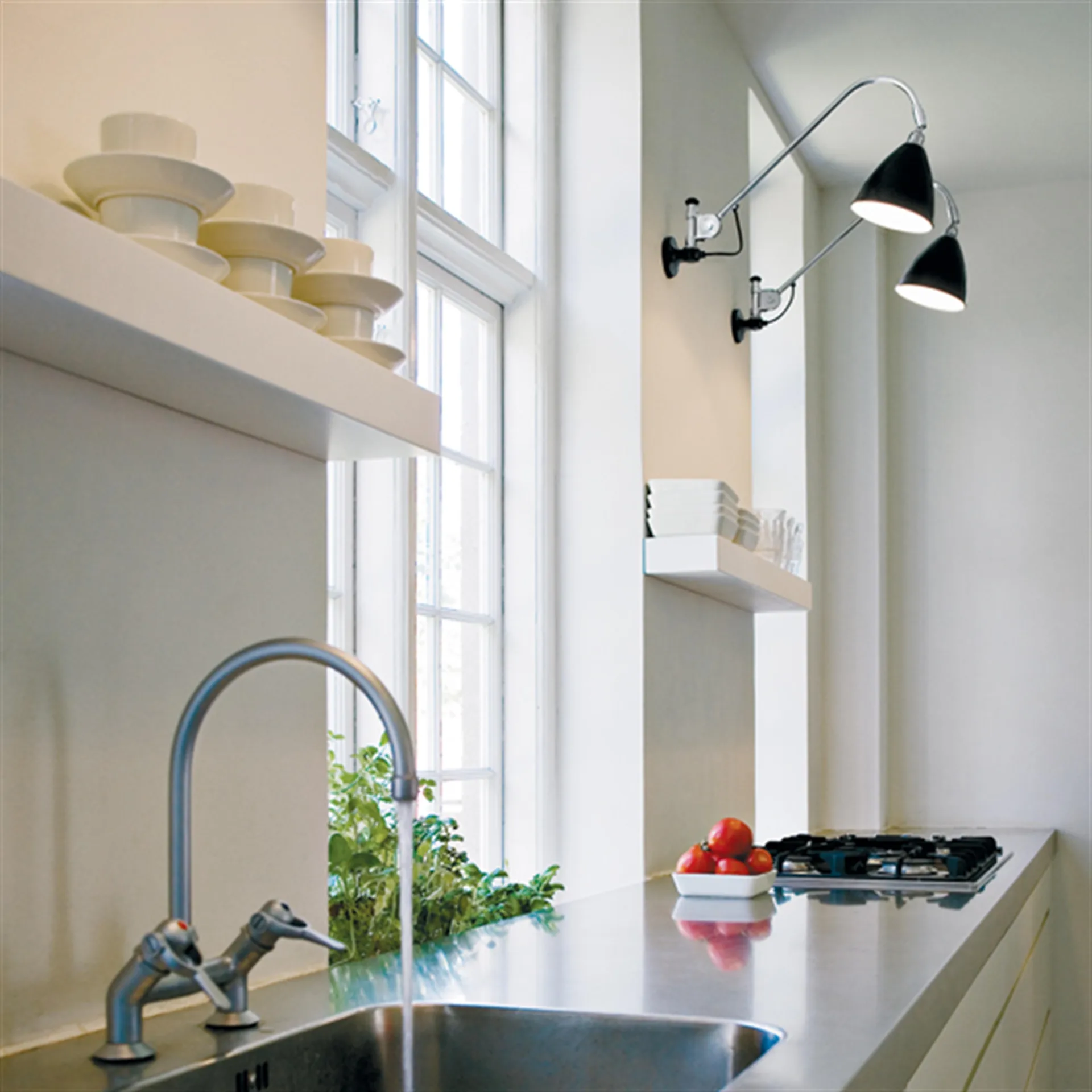 Bestlite BL6 wandlamp, zwart-chroom GUBI