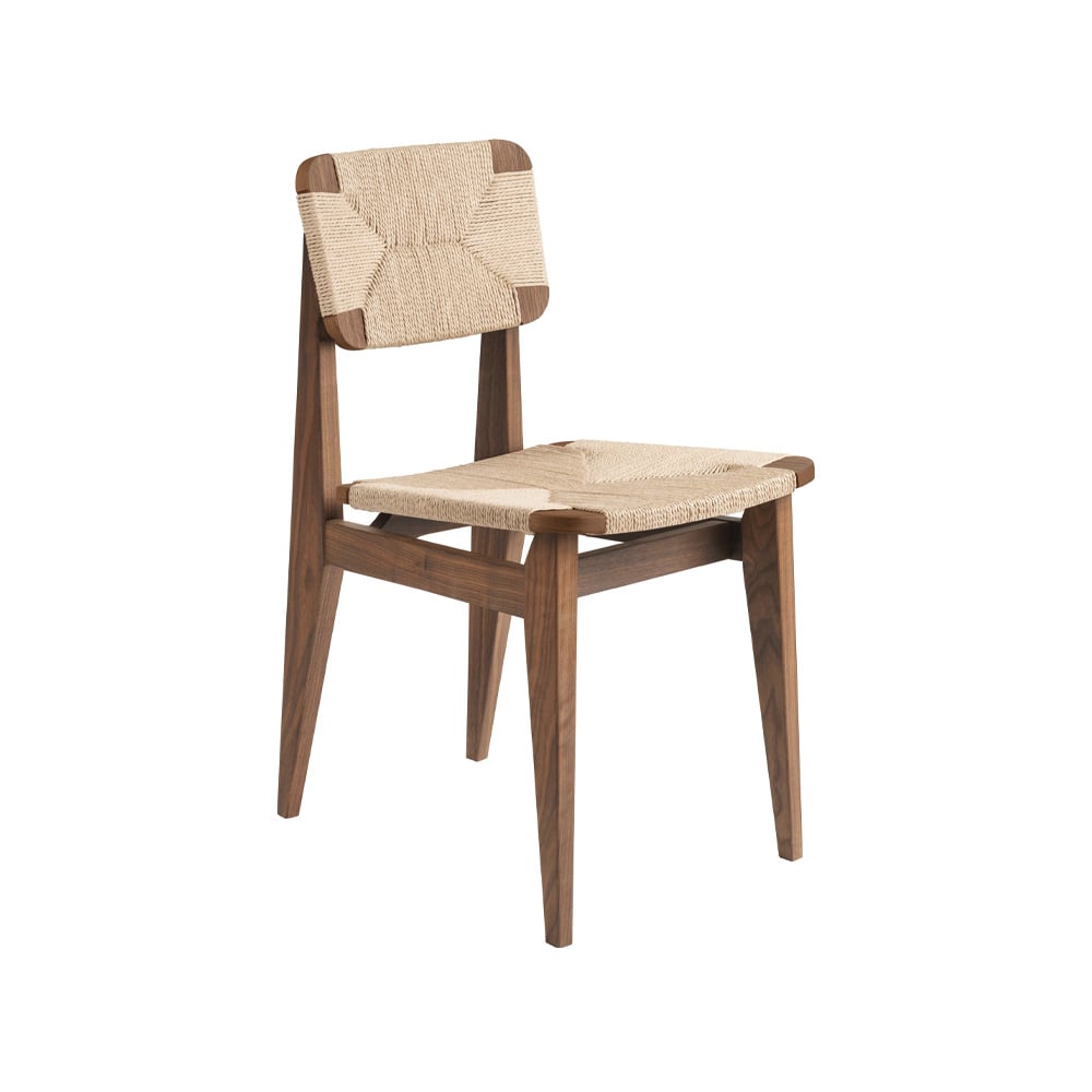 GUBI C-Chair stoel american walnut, natuurkleurige gevlochten zitting&rugleuning
