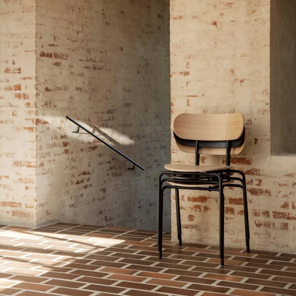 Coco stoel, essenhout zwartgebeitst GUBI